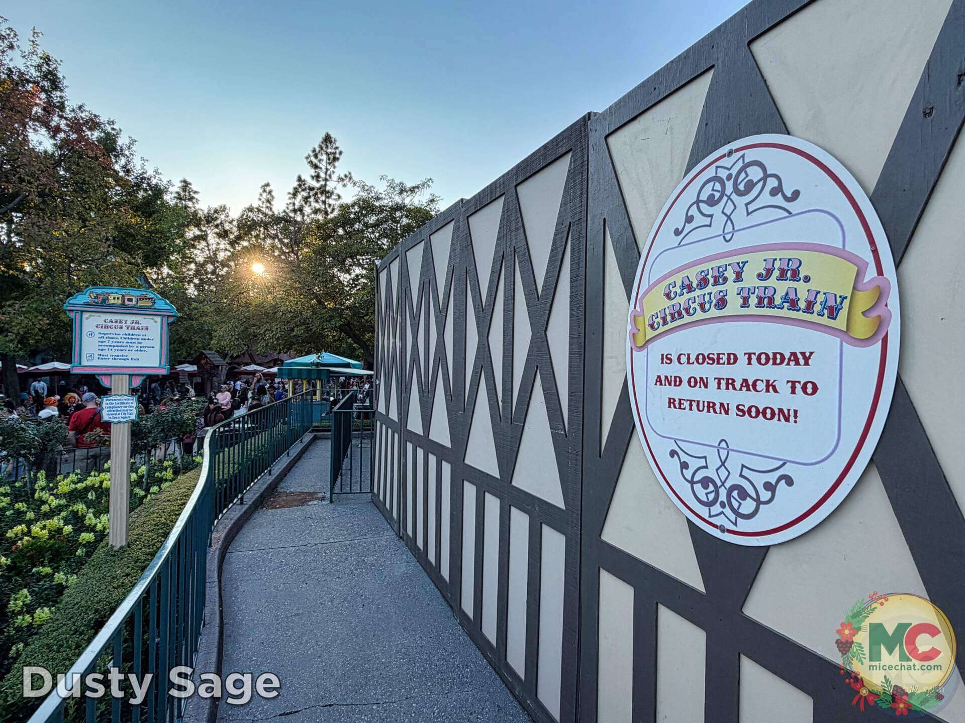 , DISNEYLAND UPDATE: Christmas Crunch, Porto&rsquo;s Push & World of Color Conundrum