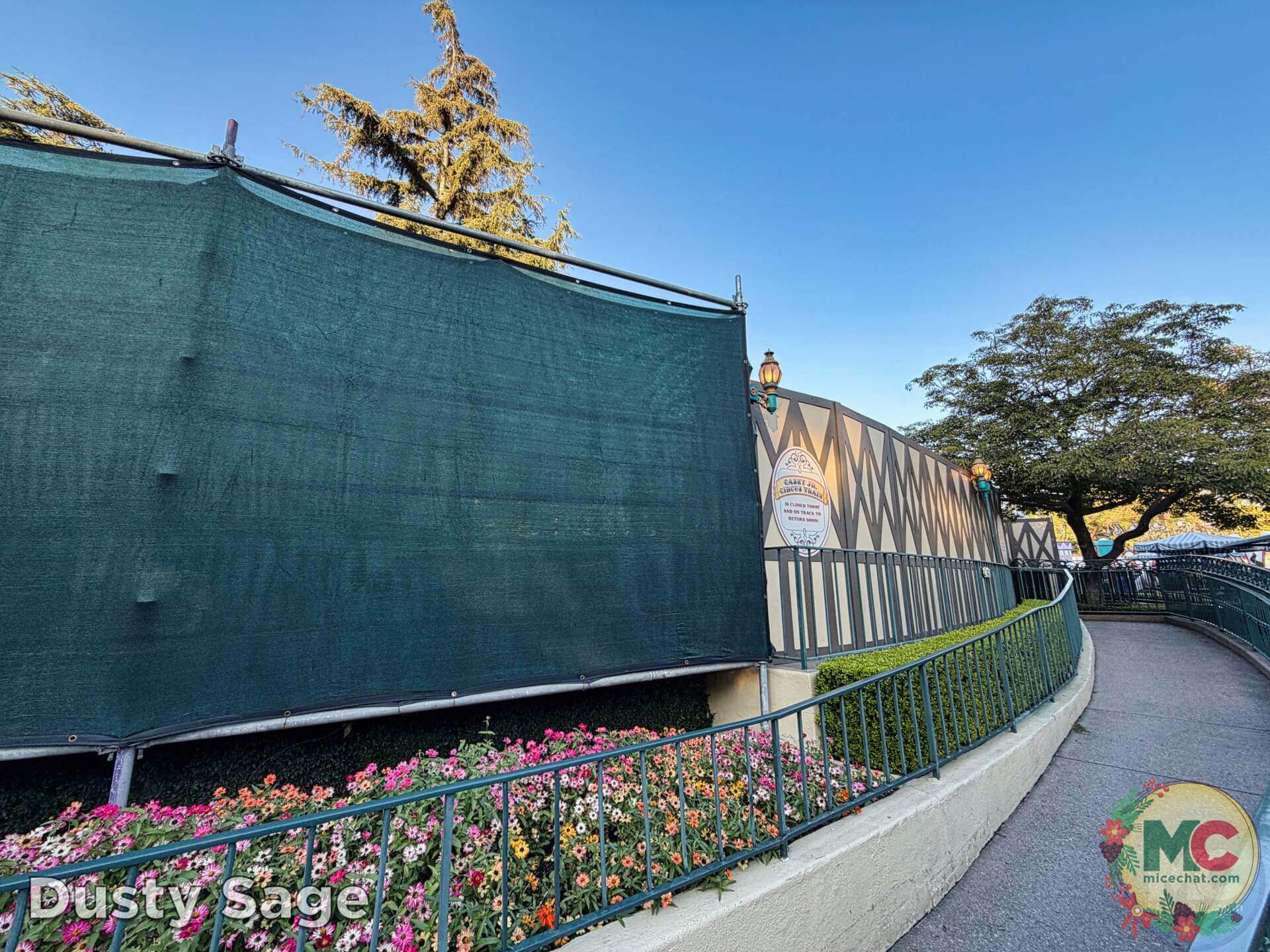, DISNEYLAND UPDATE: Christmas Crunch, Porto&rsquo;s Push & World of Color Conundrum