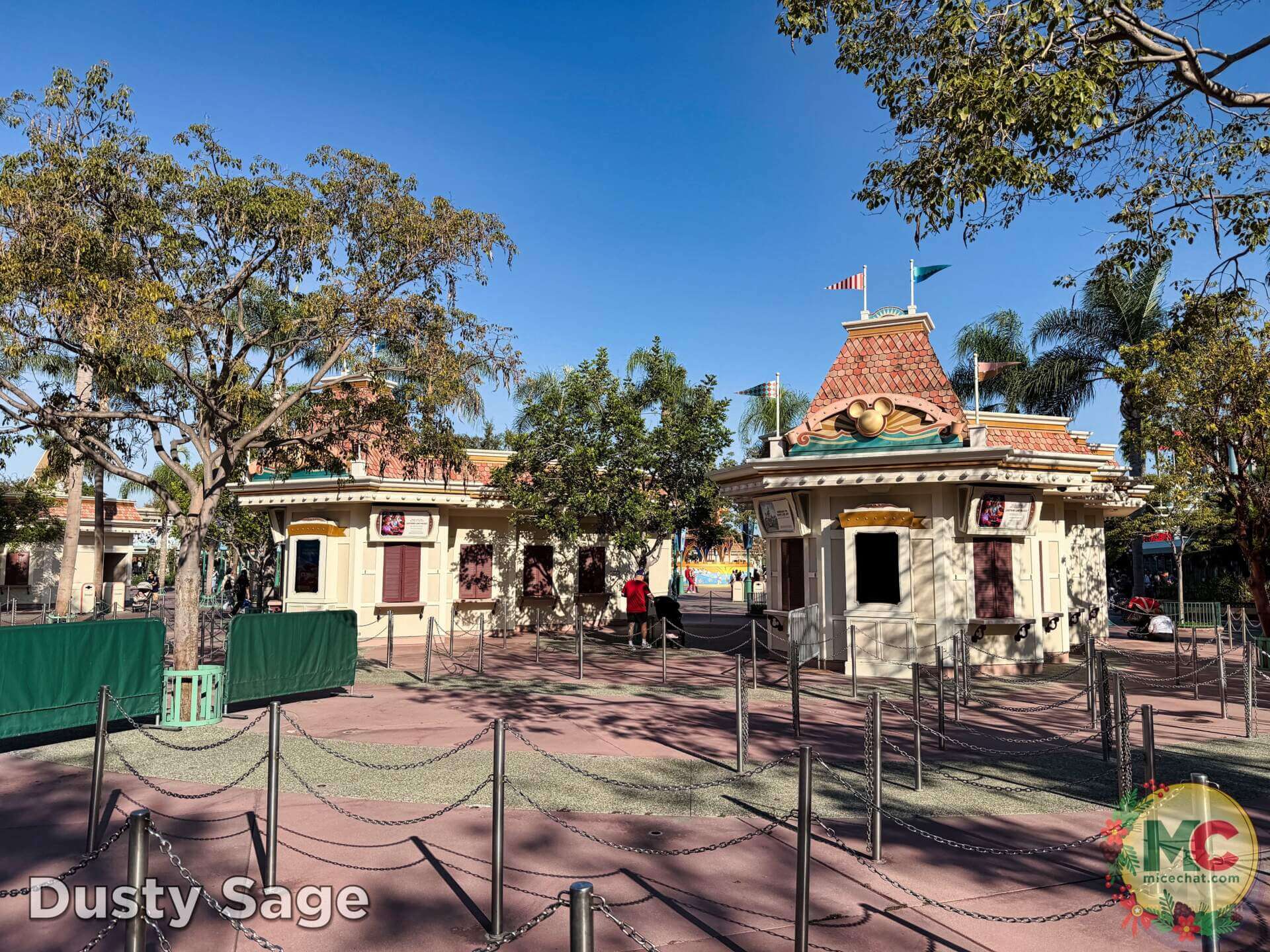 , DISNEYLAND UPDATE: Christmas Crunch, Porto&rsquo;s Push & World of Color Conundrum