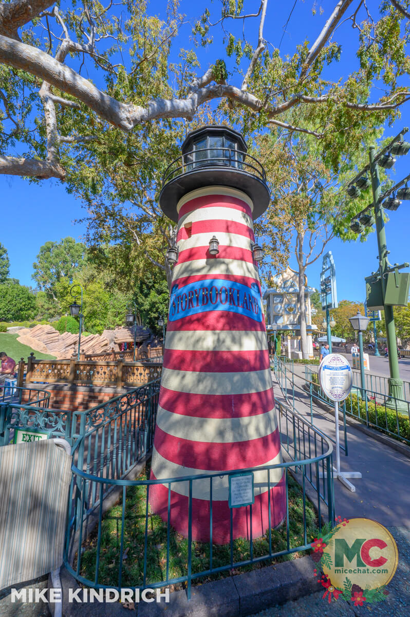 Disneyland News, DISNEYLAND UPDATE: Pink Slips & Poinsettias as Seasons Shift