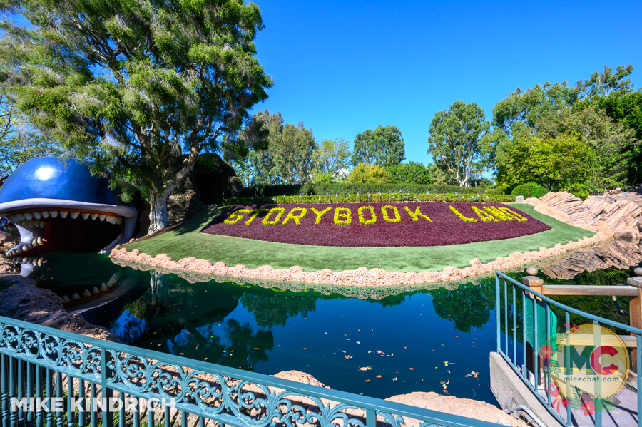 Disneyland News, DISNEYLAND UPDATE: Pink Slips & Poinsettias as Seasons Shift