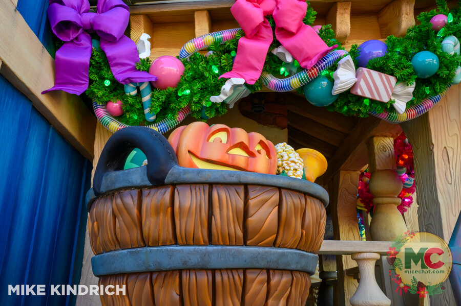 Disneyland News, DISNEYLAND UPDATE: Pink Slips & Poinsettias as Seasons Shift