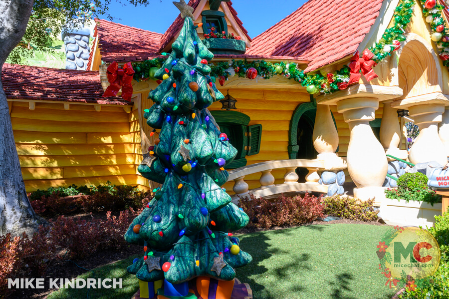 Disneyland News, DISNEYLAND UPDATE: Pink Slips & Poinsettias as Seasons Shift