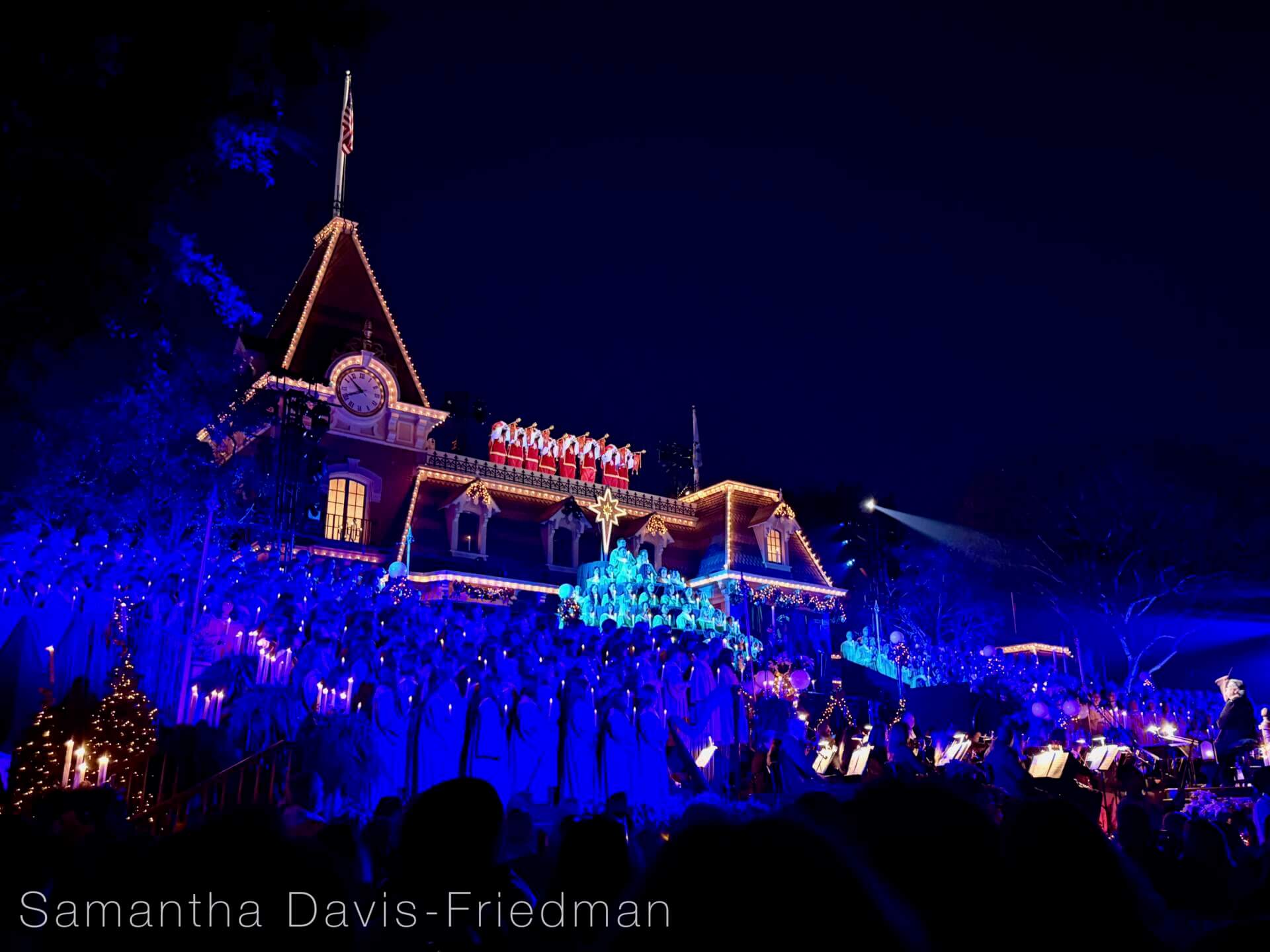 , DISNEYLAND UPDATE: Christmas Shines, Magic Key Shakeup & Suite Surprises