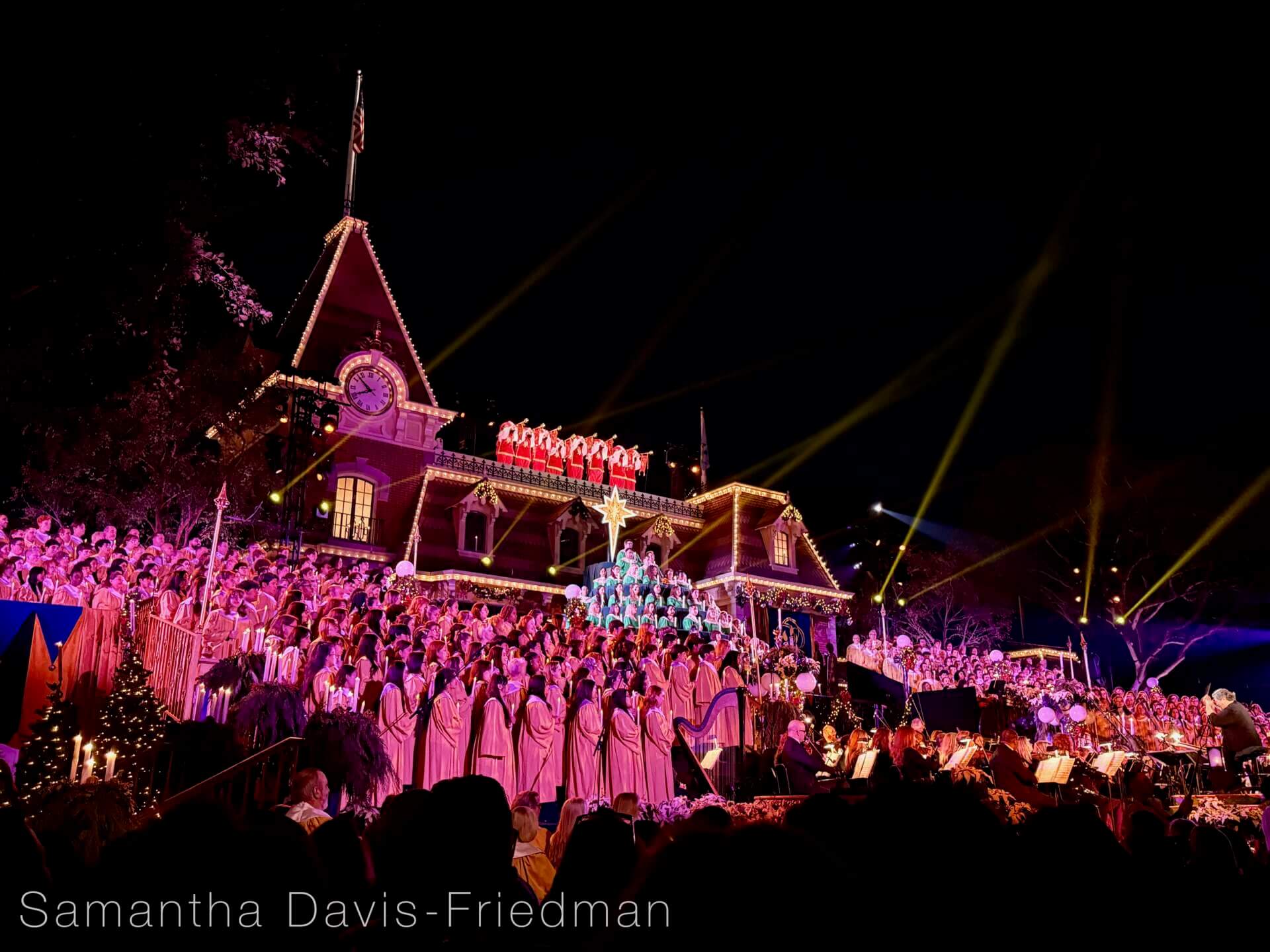 , DISNEYLAND UPDATE: Christmas Shines, Magic Key Shakeup & Suite Surprises