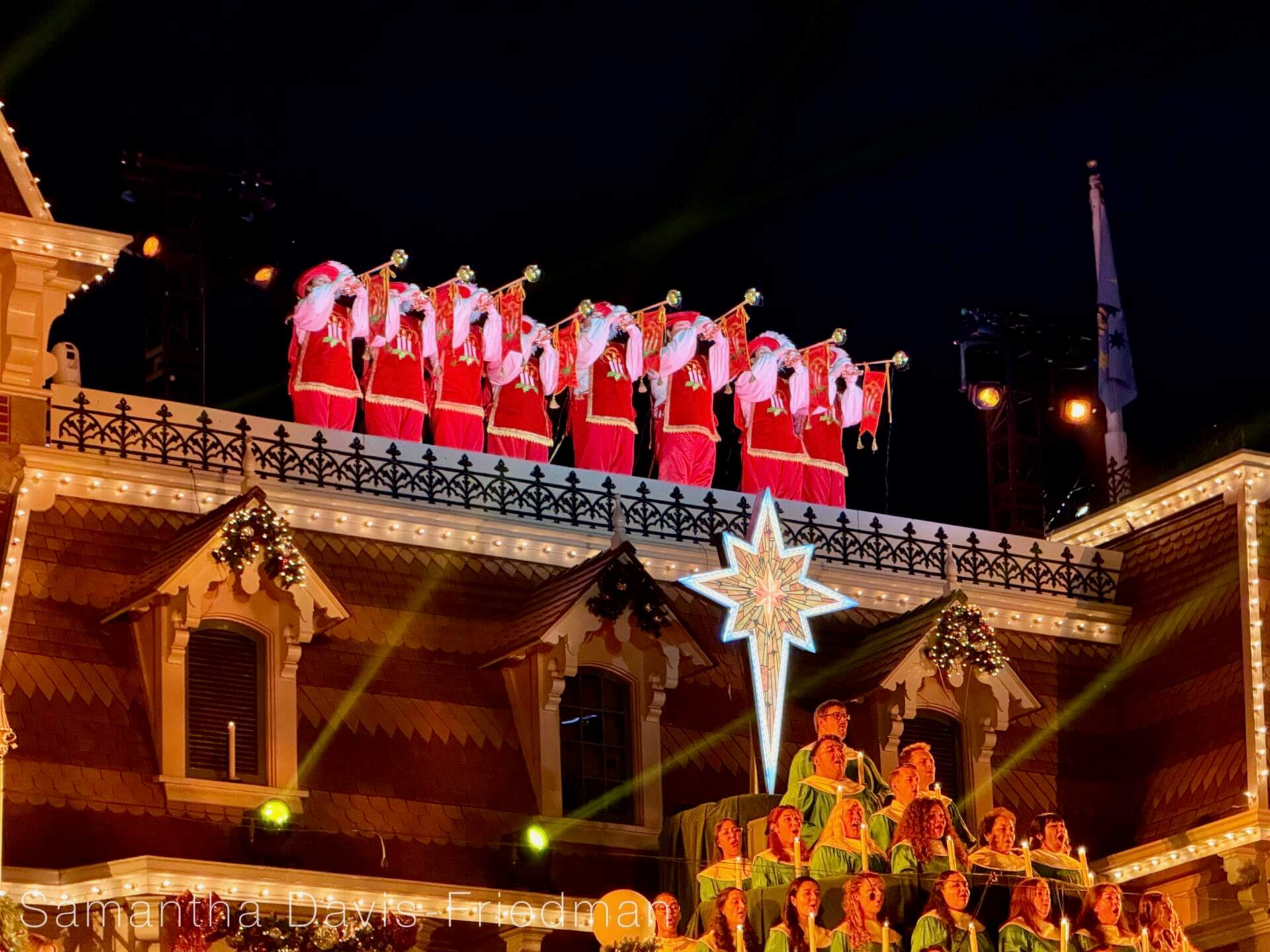 , DISNEYLAND UPDATE: Christmas Shines, Magic Key Shakeup & Suite Surprises