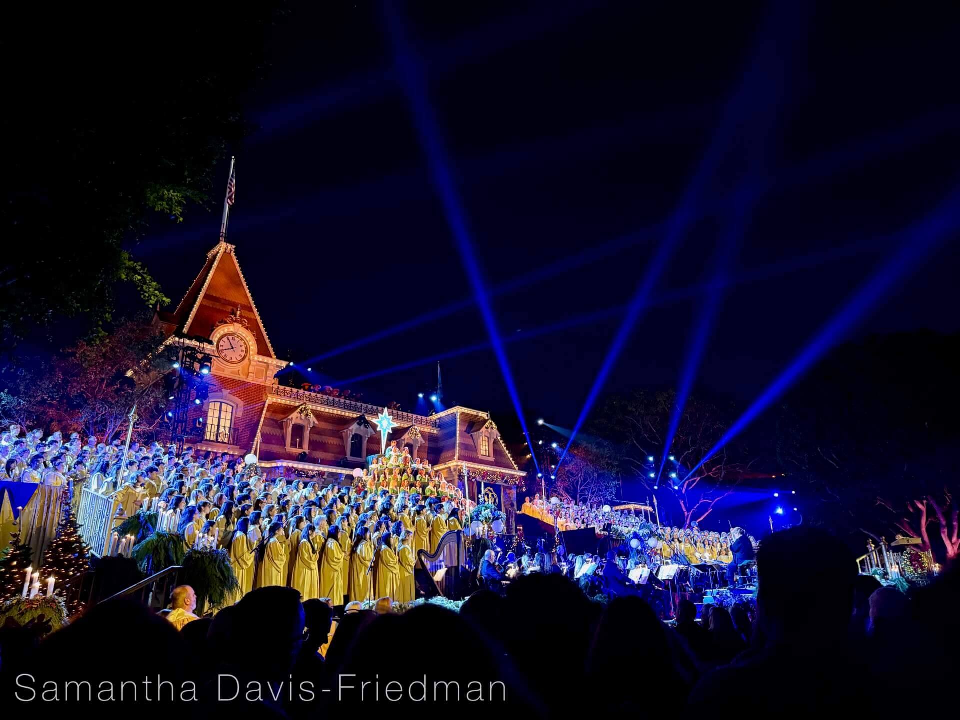 , DISNEYLAND UPDATE: Christmas Shines, Magic Key Shakeup & Suite Surprises