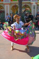 DLR-Viva-Navidad-2025-Dancer