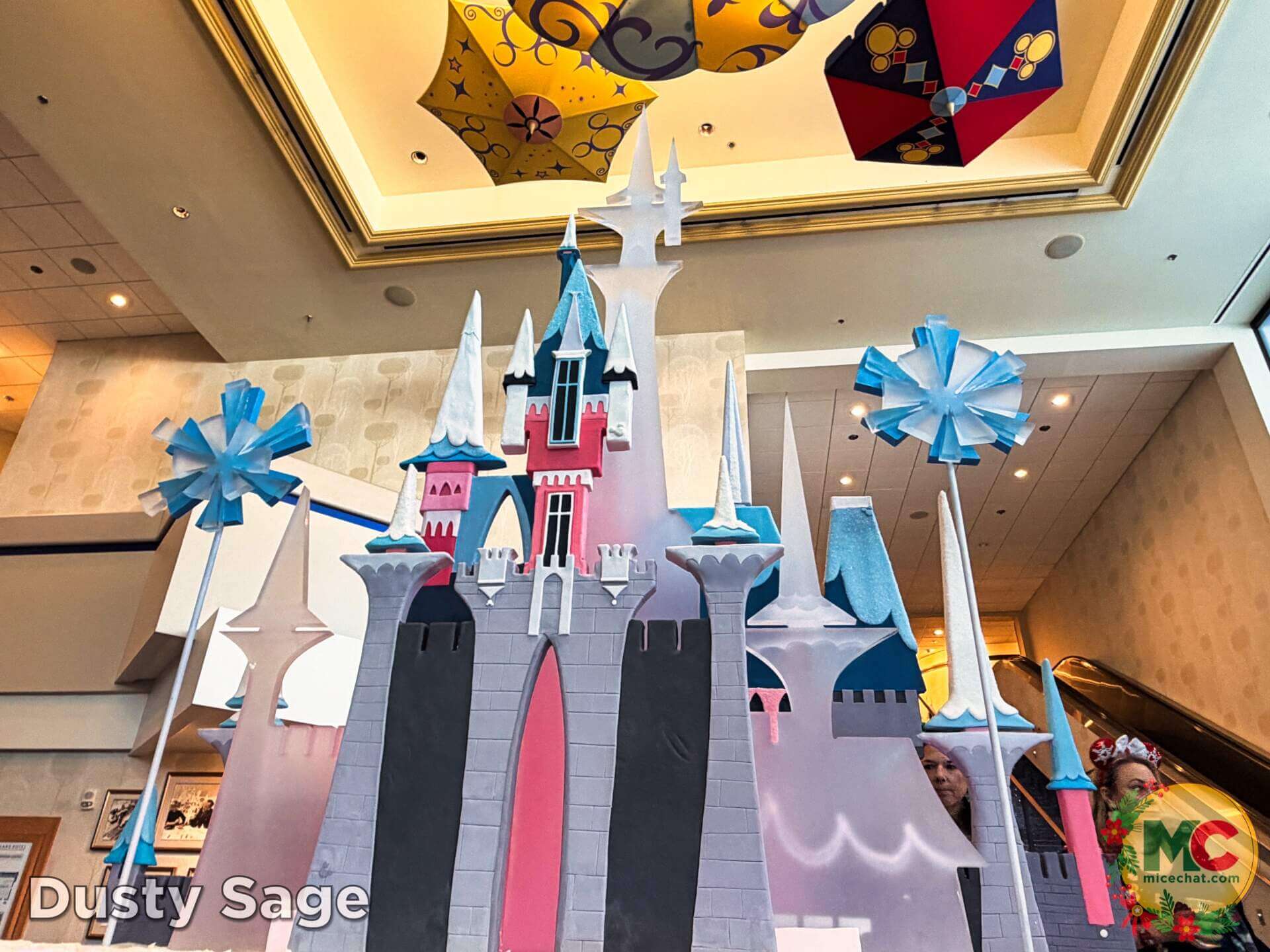 , DISNEYLAND UPDATE: Christmas Shines, Magic Key Shakeup & Suite Surprises