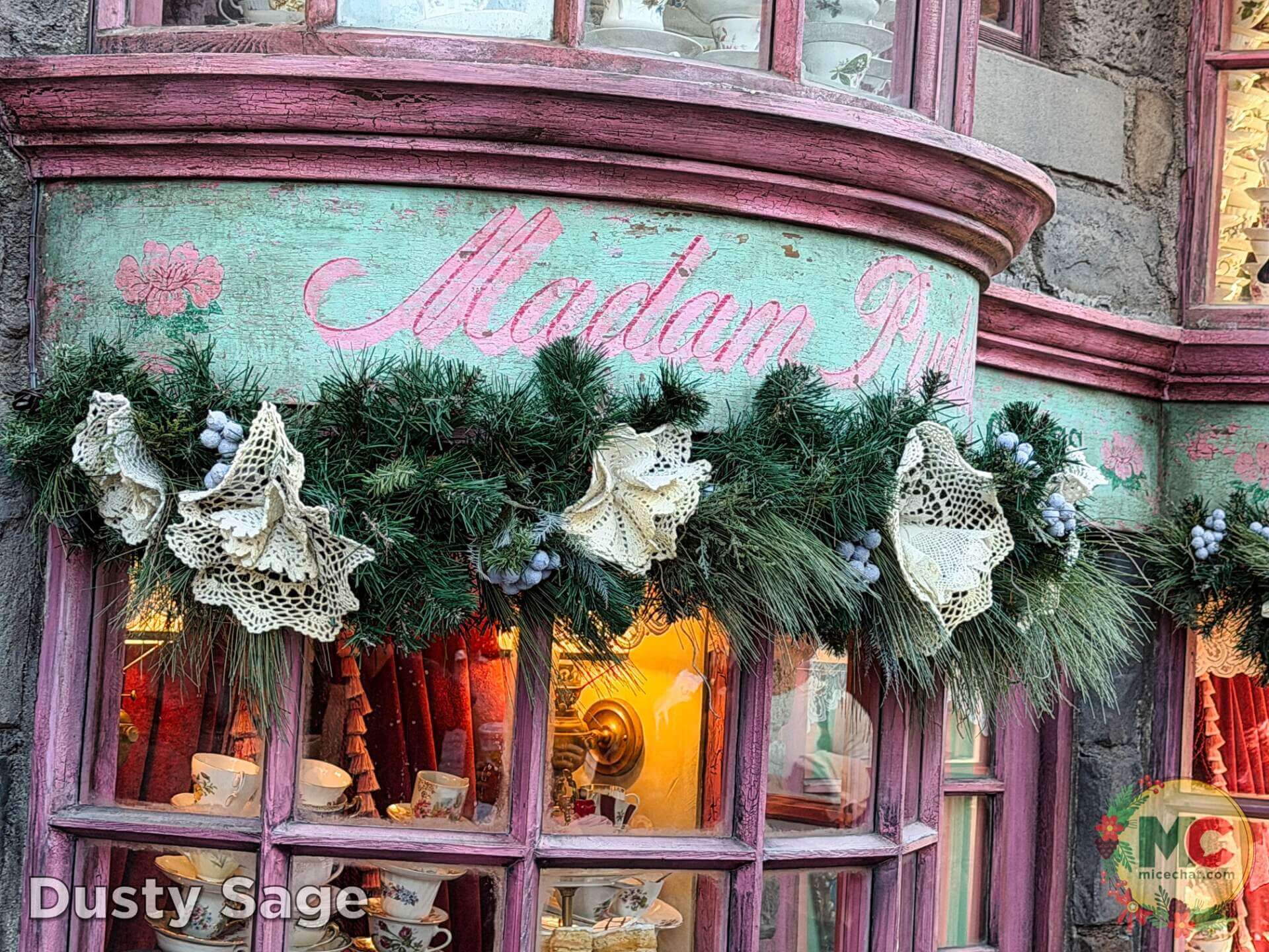 Universal Hollywood Holiday, Universal Hollywood Holidays 2025: Potter Spells, Grinchy Laughs & Mario Merriment