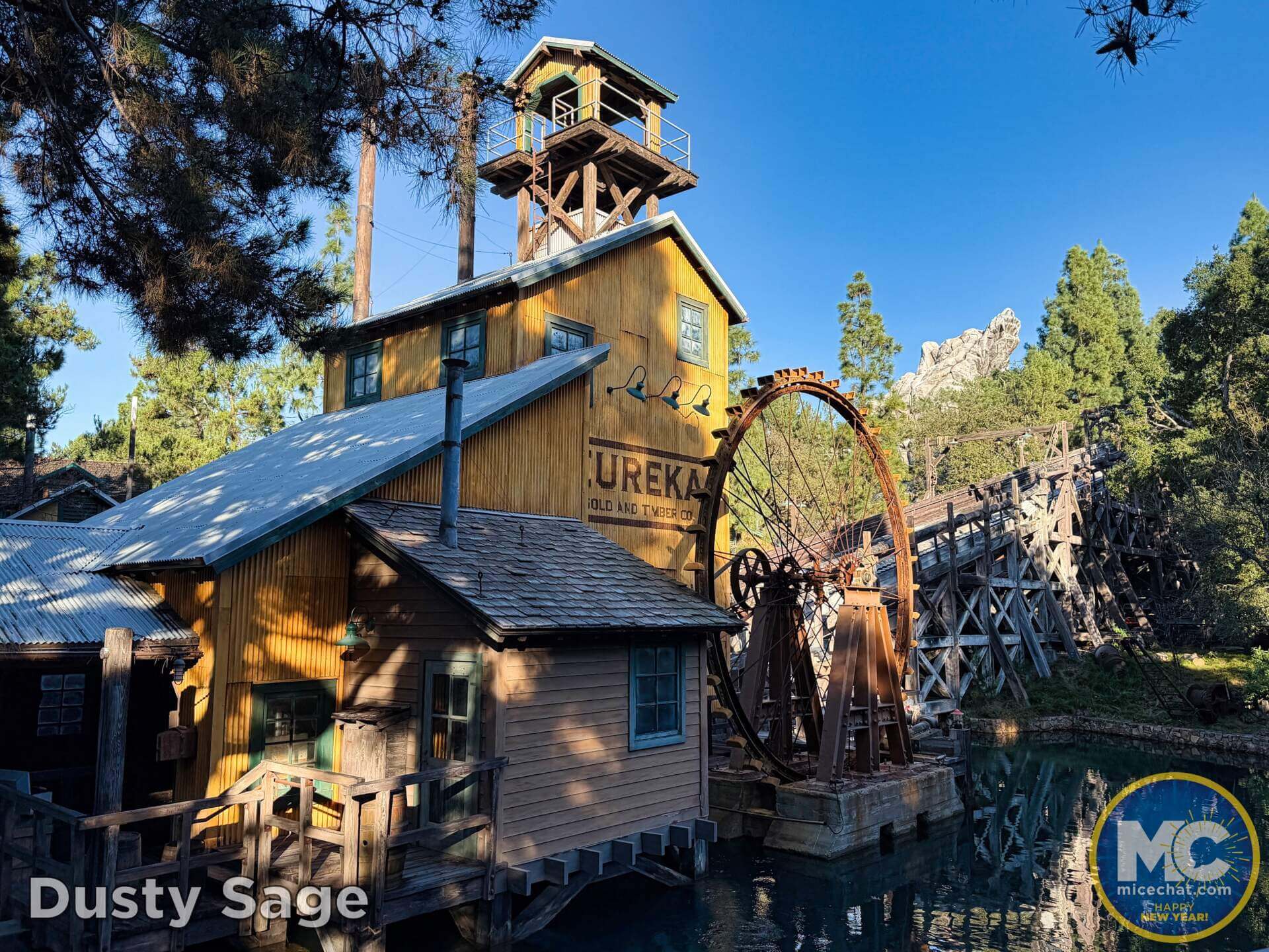, DISNEYLAND UPDATE: Holiday Exit, Shoulder Season Scramble & Monorail Mishegoss