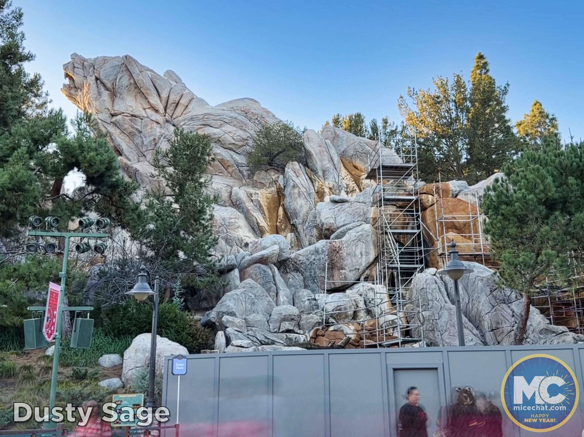, DISNEYLAND UPDATE: Holiday Exit, Shoulder Season Scramble & Monorail Mishegoss