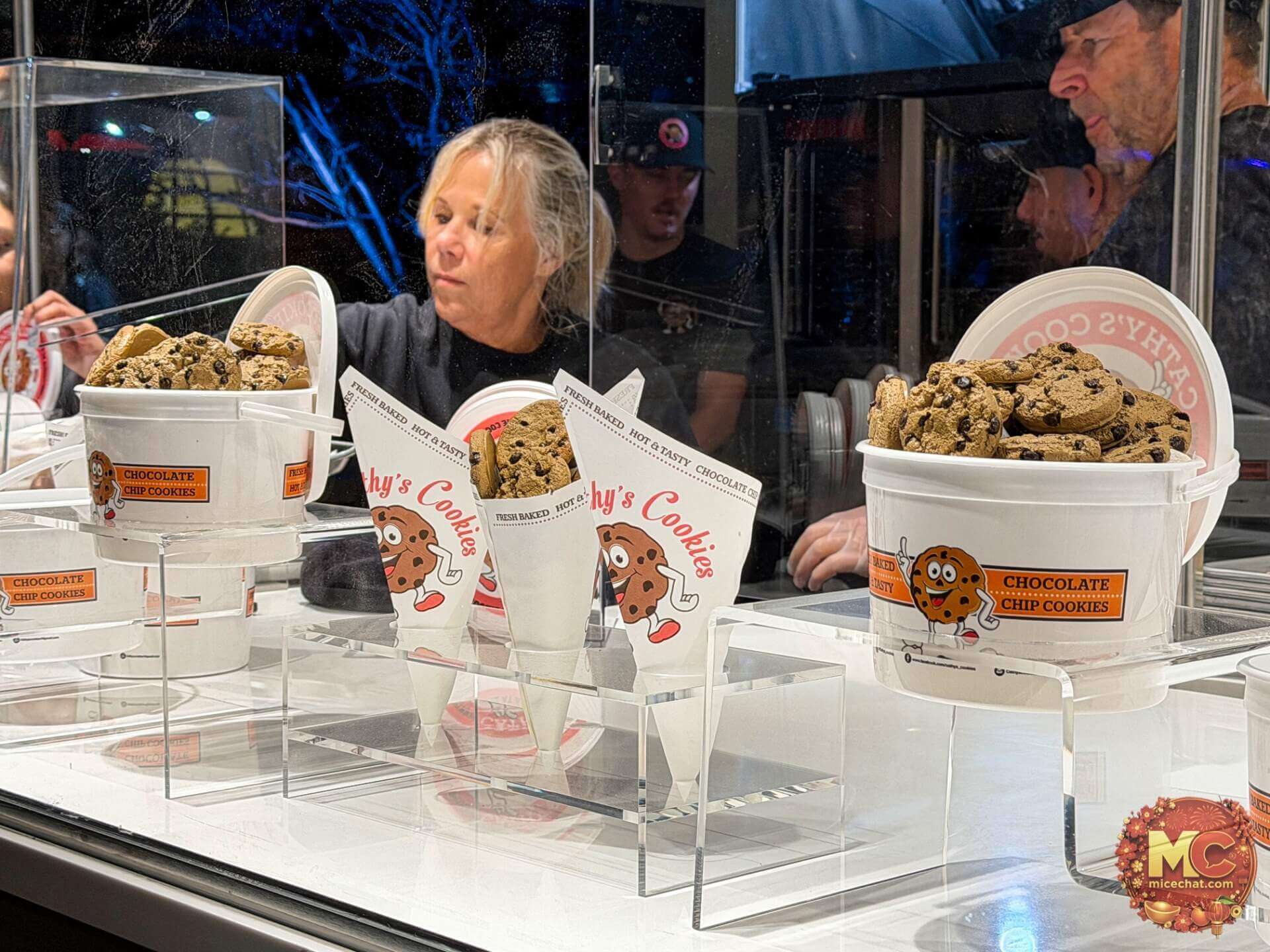 , DISNEYLAND UPDATE: Lunar Lights, Sweethearts Nite & Construction Heights