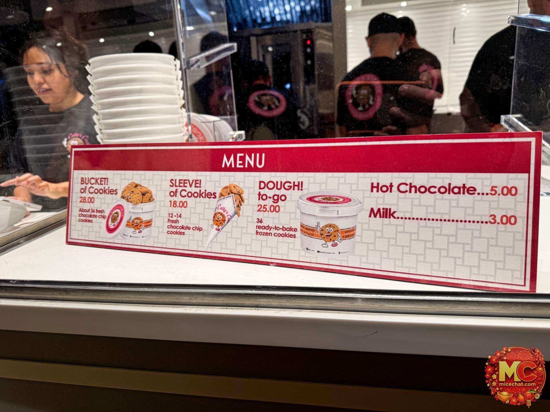 , DISNEYLAND UPDATE: Lunar Lights, Sweethearts Nite & Construction Heights