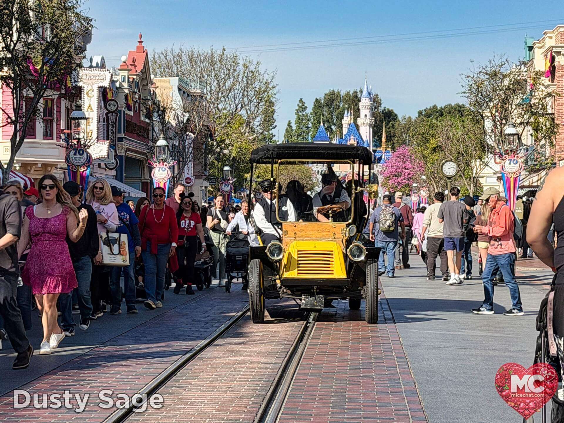 Disneyland Update, DISNEYLAND UPDATE: Sold-Out Parks, Opera House Split & Chaotic Construction