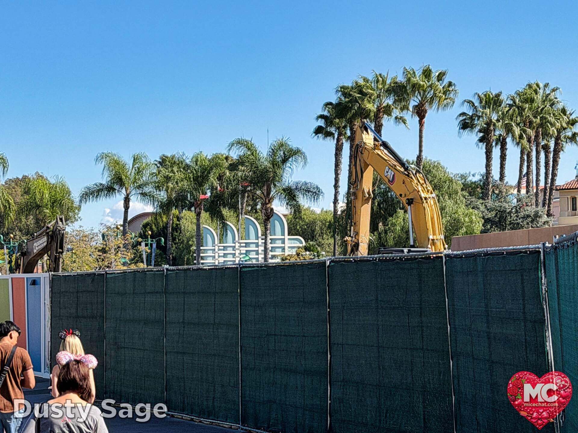Disneyland Update, DISNEYLAND UPDATE: Sold-Out Parks, Opera House Split & Chaotic Construction