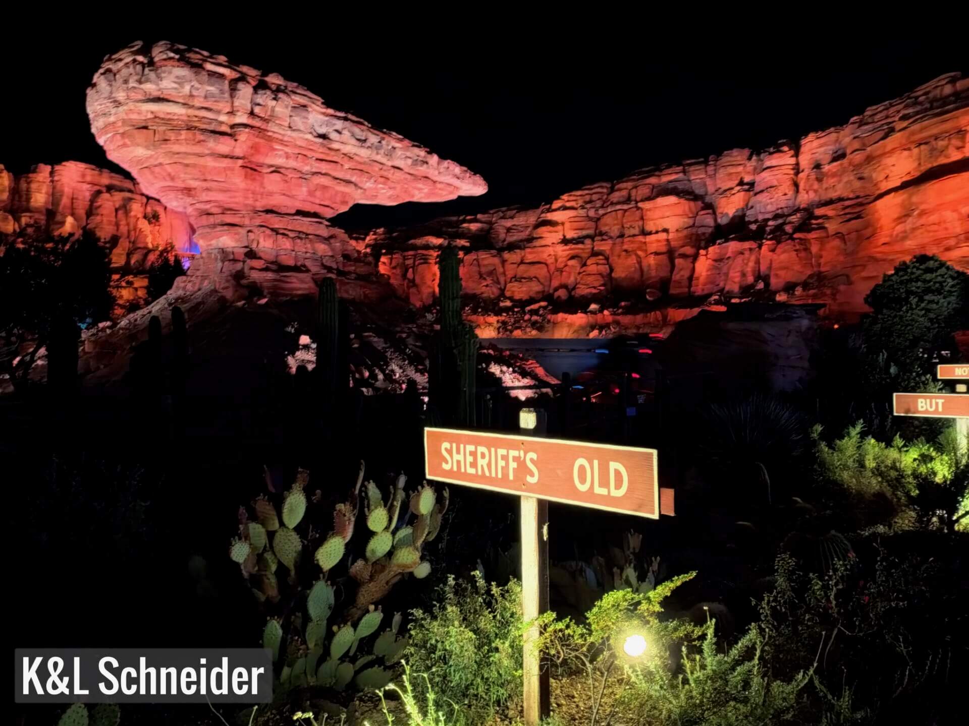 Disneyland Update, DISNEYLAND UPDATE: Less Food, More Walls & A Shift in the Force