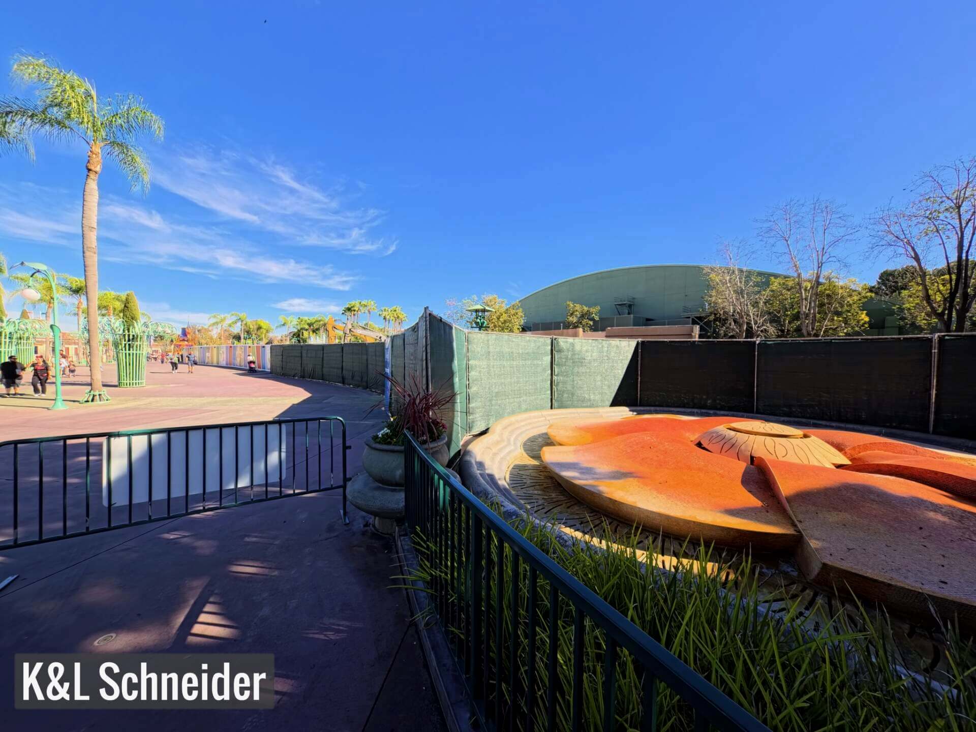 Disneyland Update, DISNEYLAND UPDATE: Less Food, More Walls & A Shift in the Force
