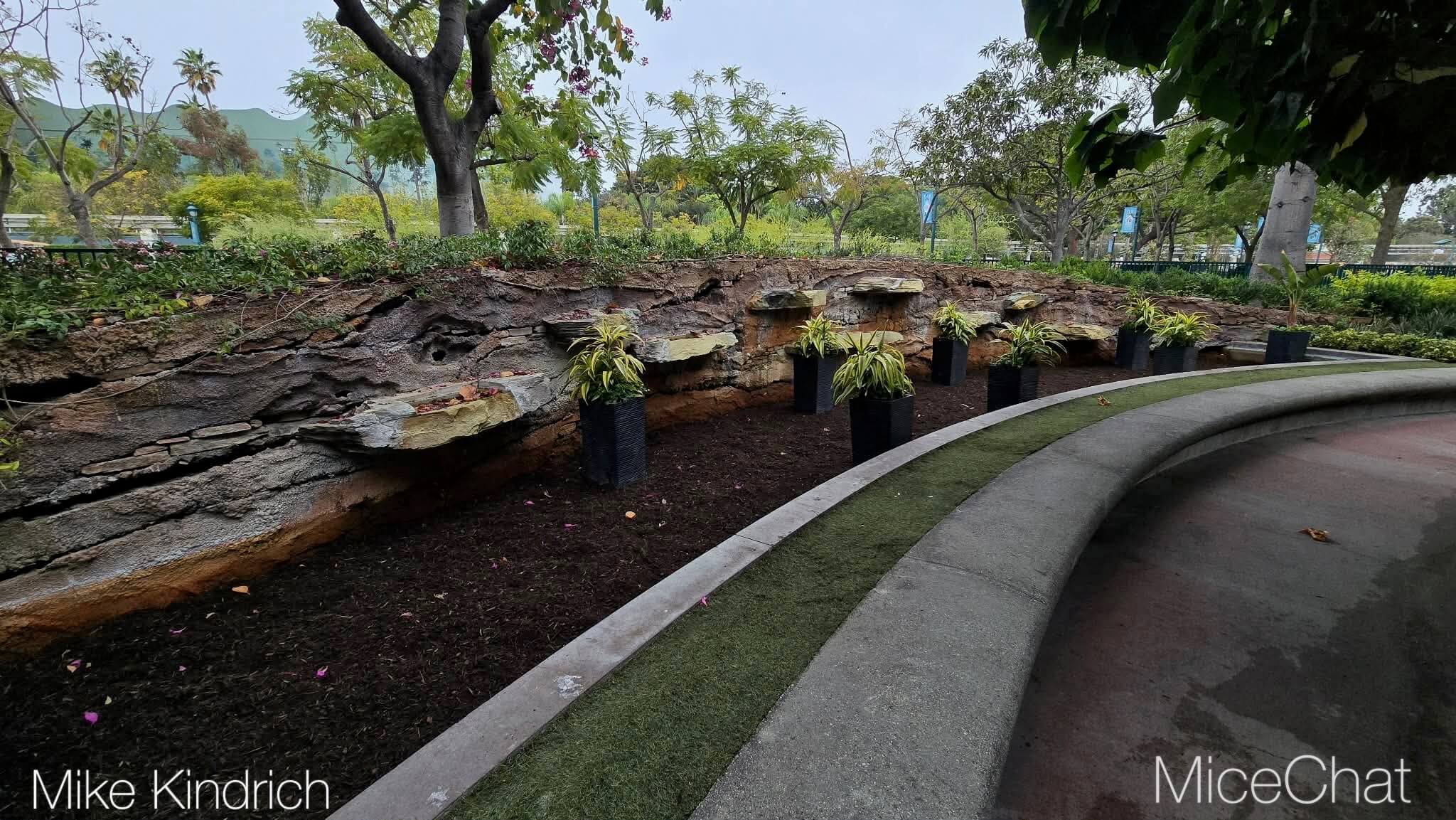 Disneyland Update, DISNEYLAND UPDATE: Sold-Out Parks, Opera House Split & Chaotic Construction