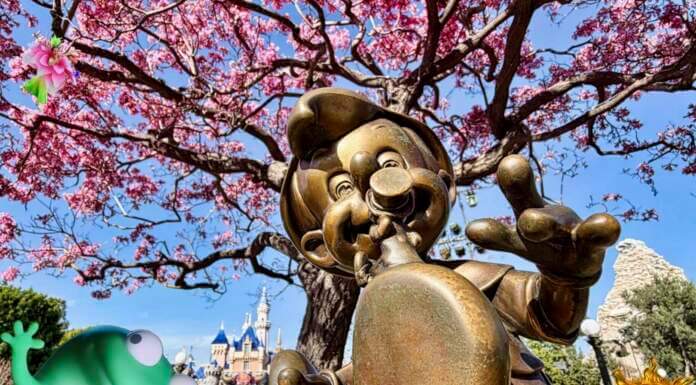 DISNEYLAND UPDATE: Sold-Out Parks, Opera House Split & Chaotic Construction