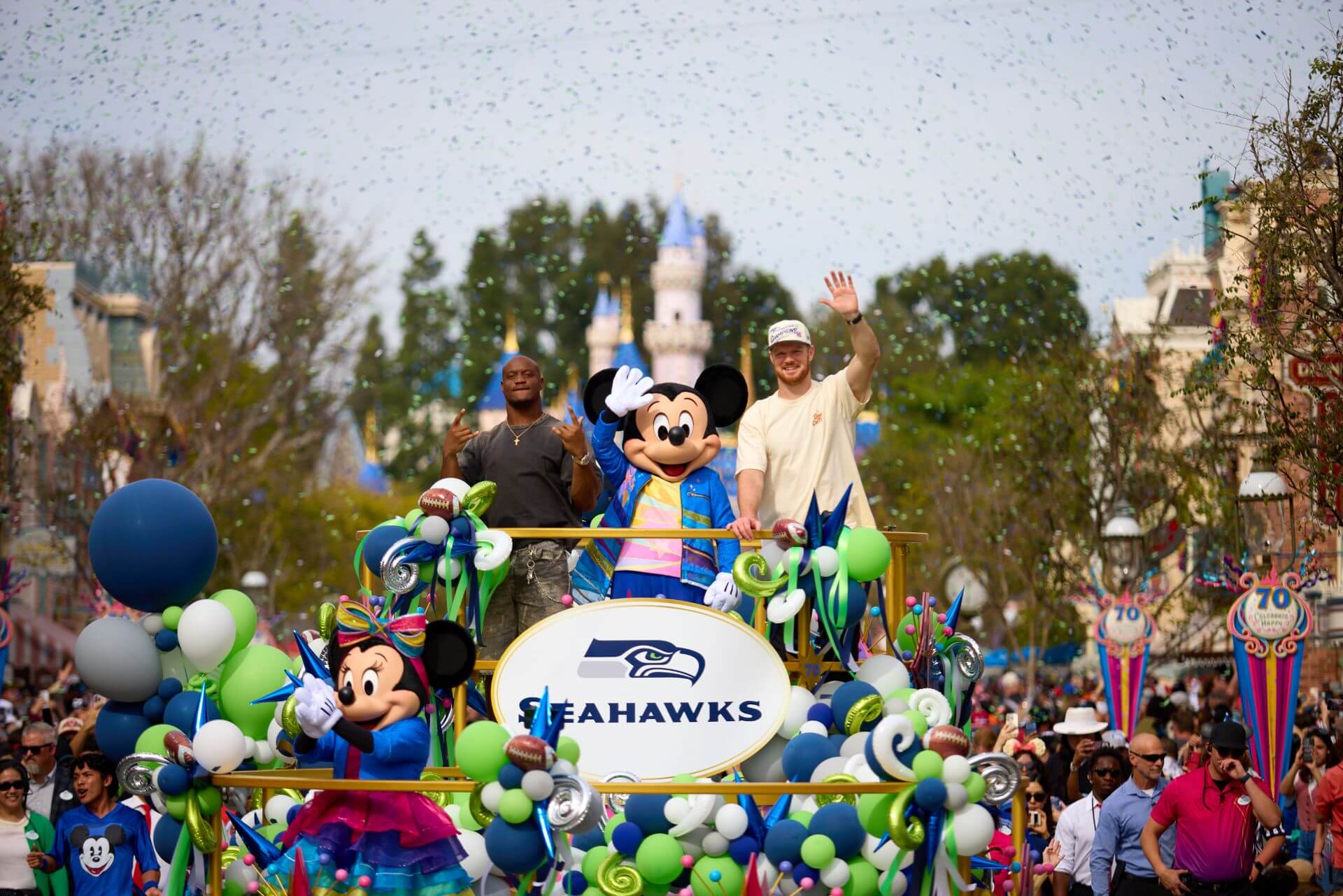 Disneyland Update, DISNEYLAND UPDATE: Sold-Out Parks, Opera House Split & Chaotic Construction