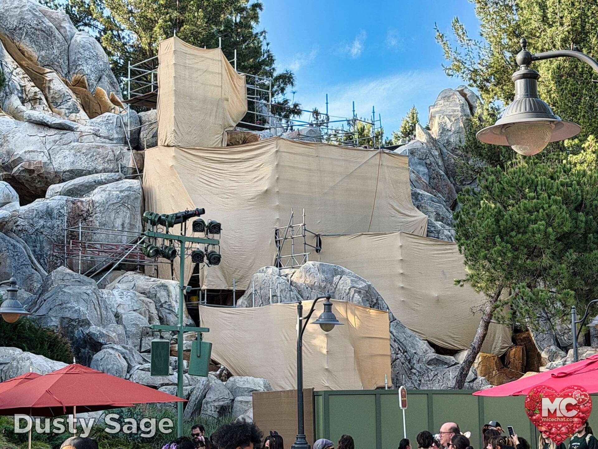 Disneyland Update, DISNEYLAND UPDATE: Sold-Out Parks, Opera House Split & Chaotic Construction