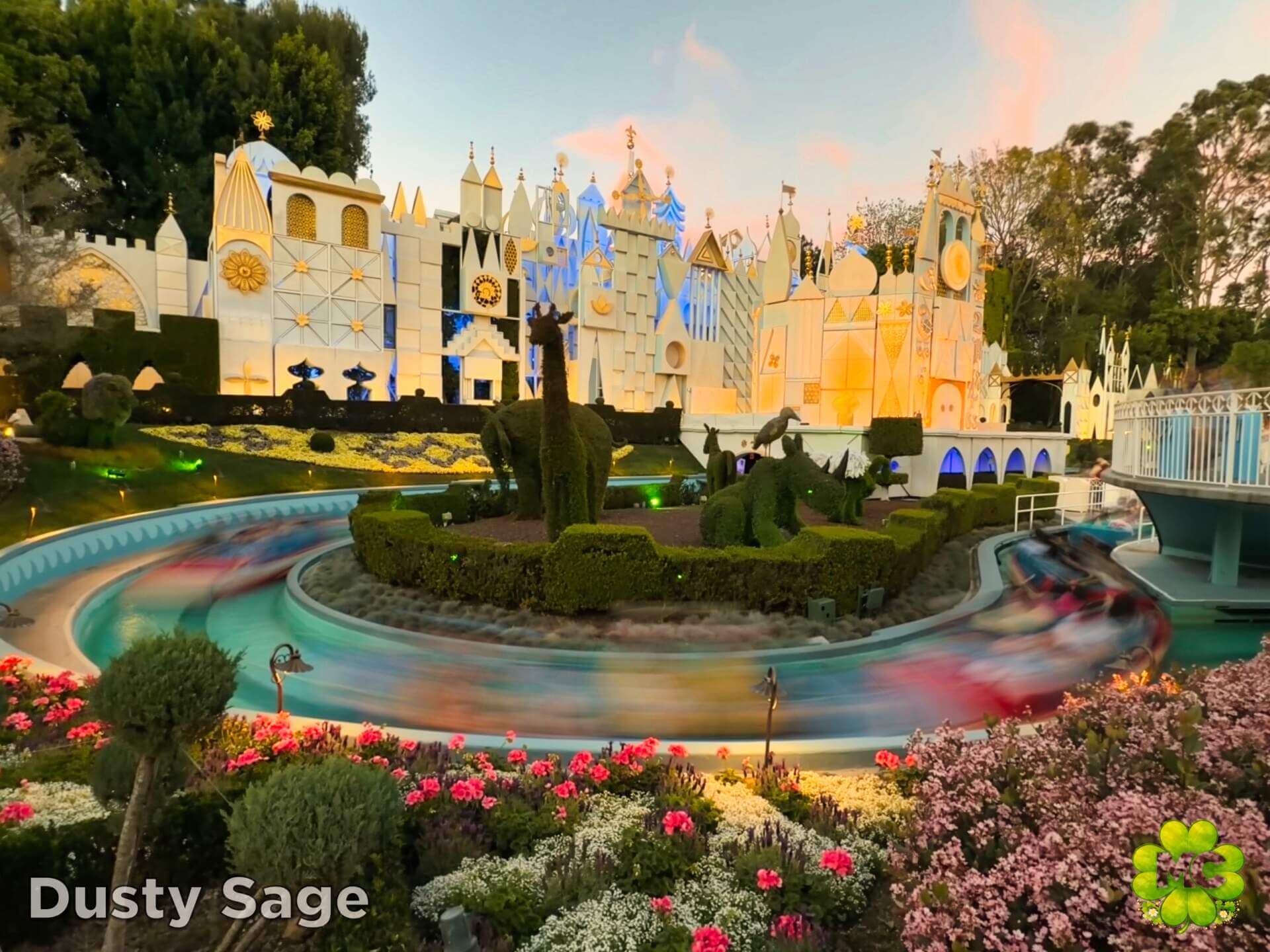 , DISNEYLAND UPDATE: Galaxy&rsquo;s Edge Awakens&mdash;Vader, Music & A New Hope