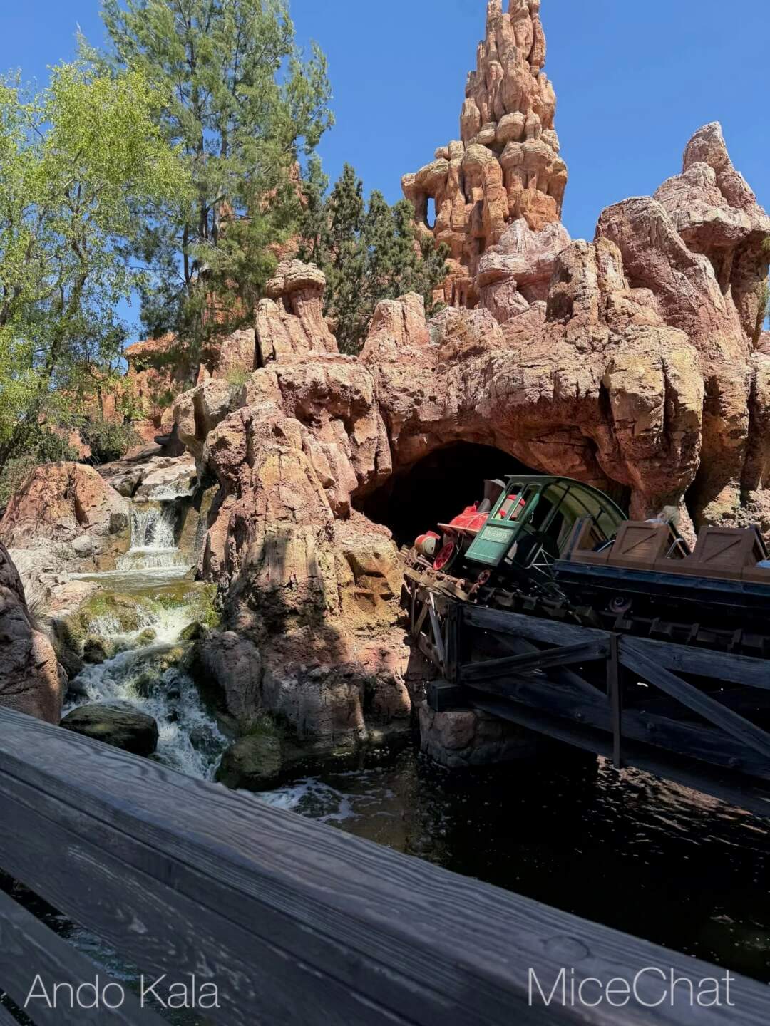 , DISNEYLAND UPDATE: Main Street Honors, Toy Story Things & Star Wars Dreams