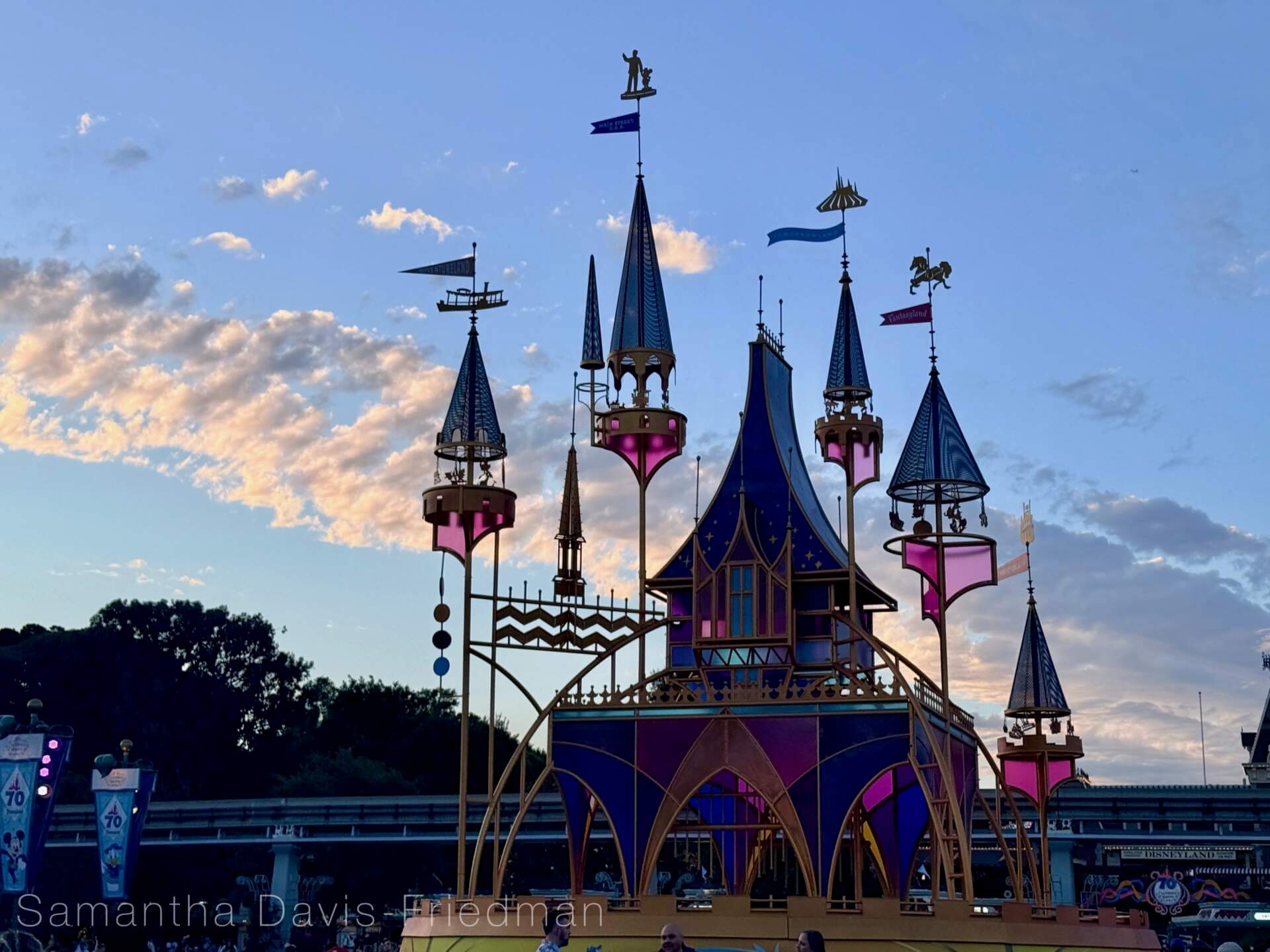 Disneyland News, DISNEYLAND UPDATE: Summer Builds, Shady Spots & Kids Rule
