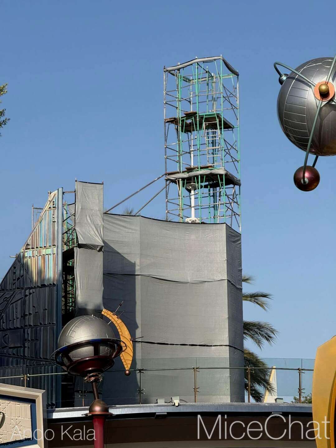 , DISNEYLAND UPDATE: Galaxy&rsquo;s Edge Awakens&mdash;Vader, Music & A New Hope