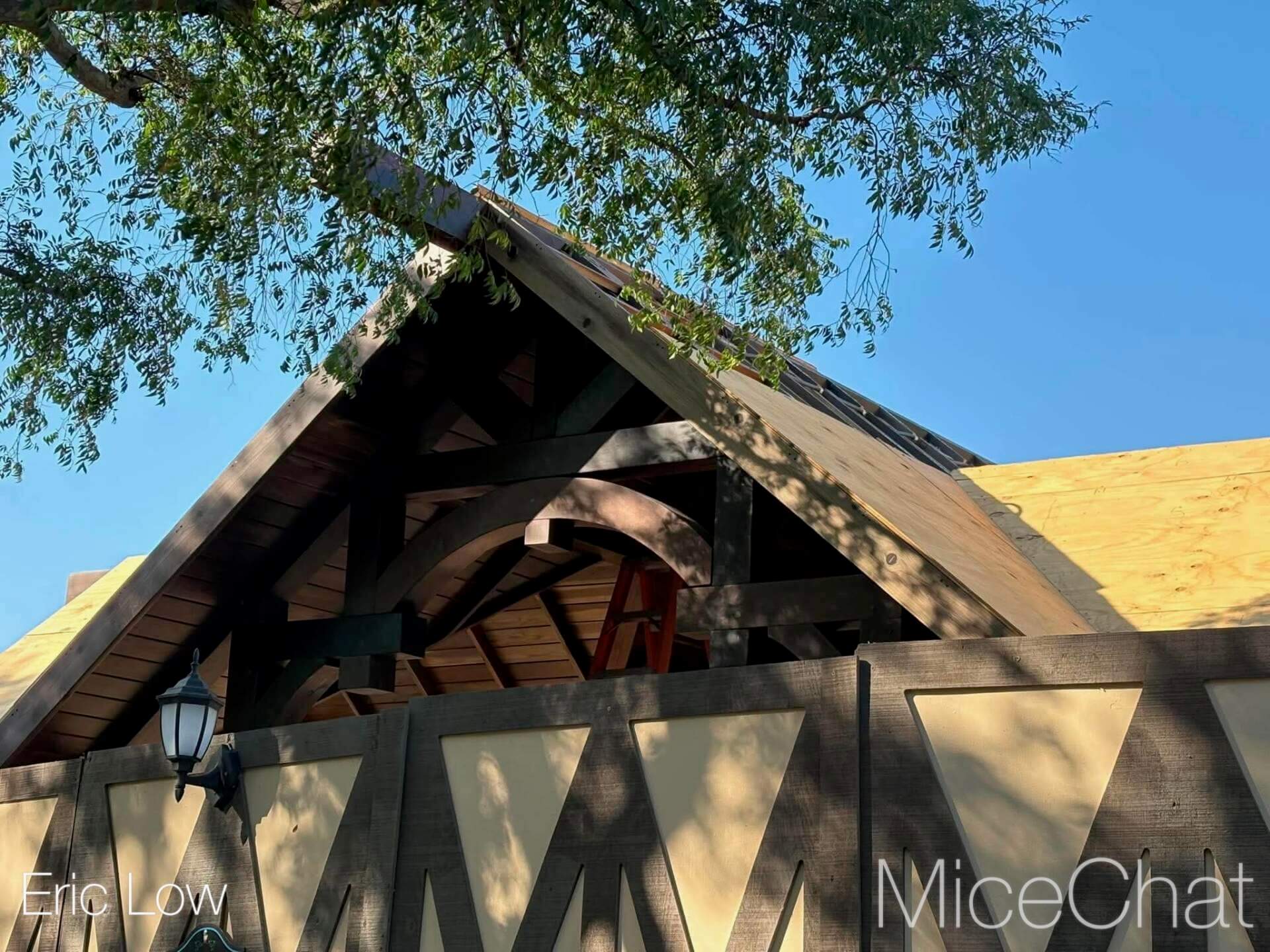 , DISNEYLAND UPDATE: Autopia Sparks, Star Wars Snarls & Summer Starts