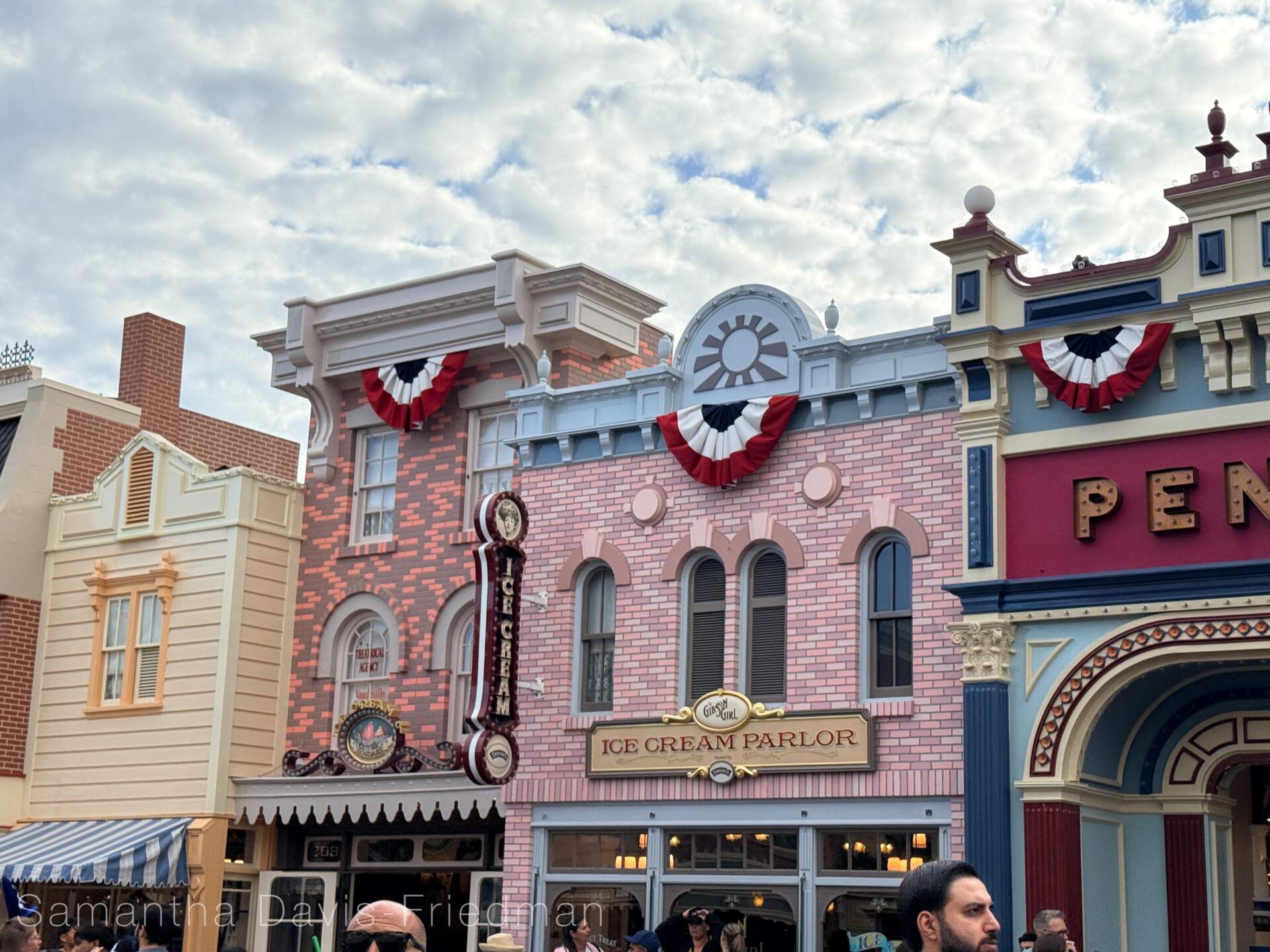 Disneyland News, DISNEYLAND UPDATE: Summer Builds, Shady Spots & Kids Rule