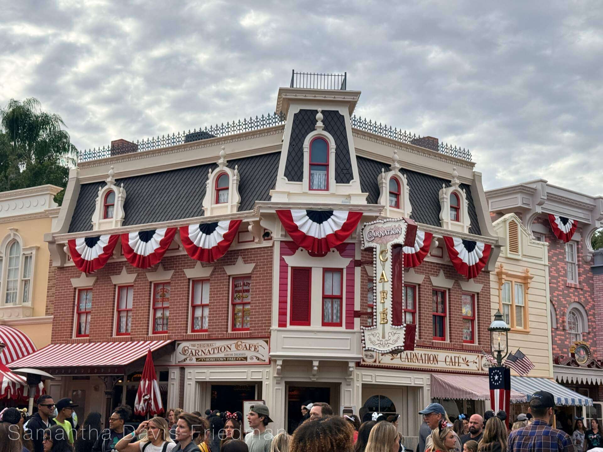Disneyland News, DISNEYLAND UPDATE: Summer Builds, Shady Spots & Kids Rule