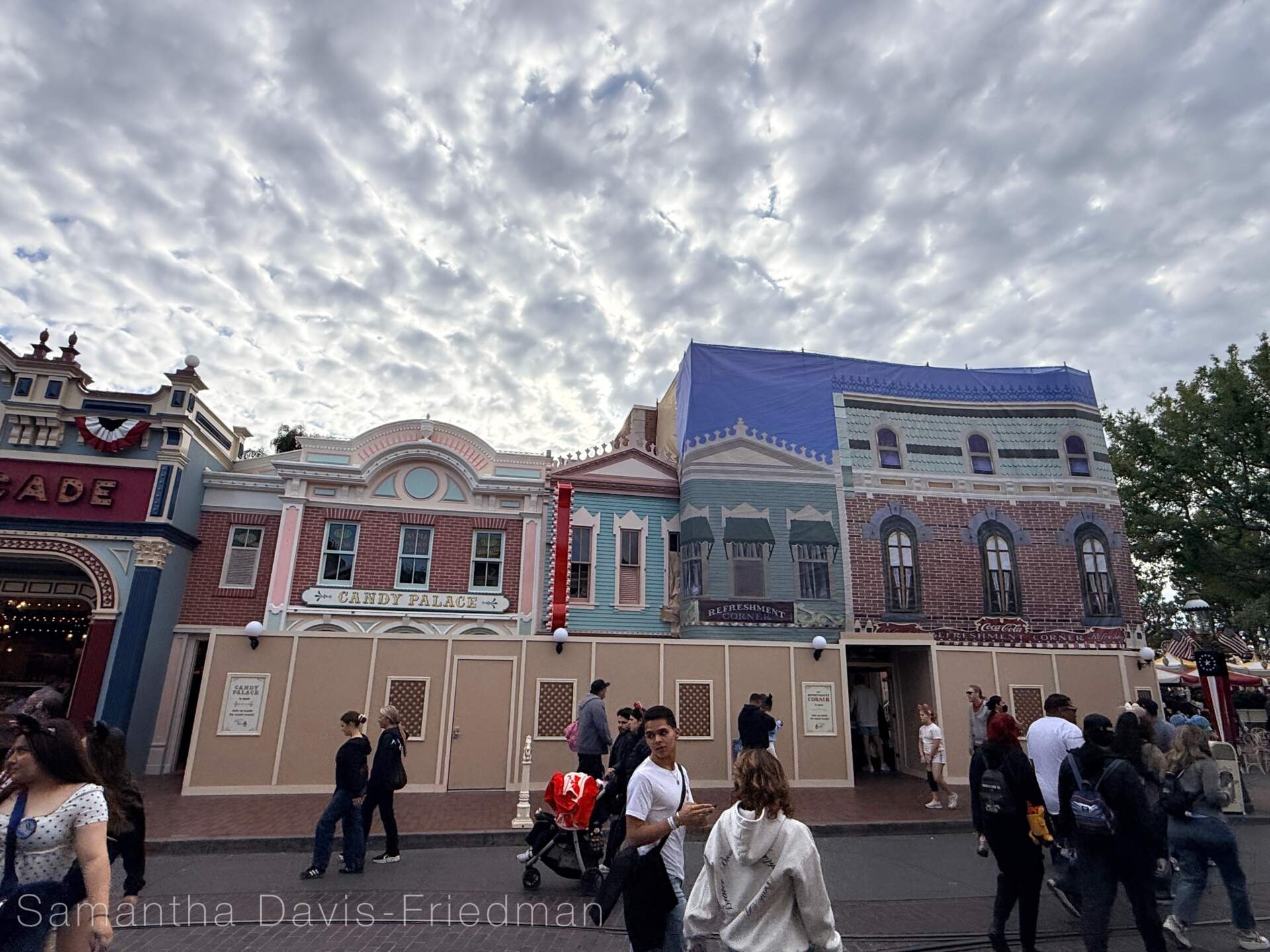 Disneyland News, DISNEYLAND UPDATE: Summer Builds, Shady Spots & Kids Rule