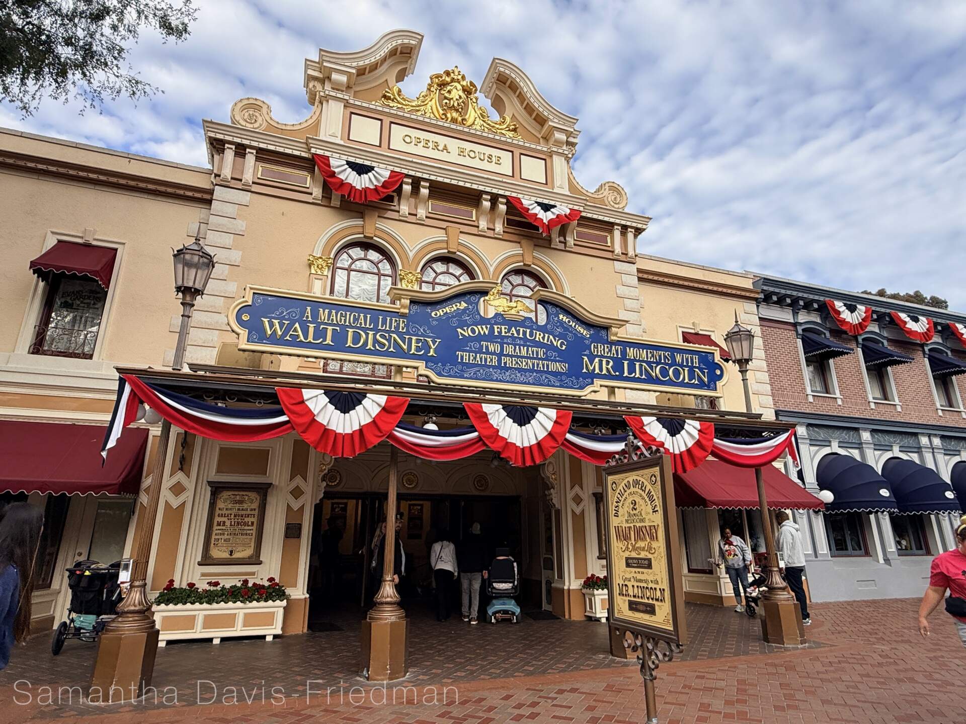 Disneyland News, DISNEYLAND UPDATE: Summer Builds, Shady Spots & Kids Rule