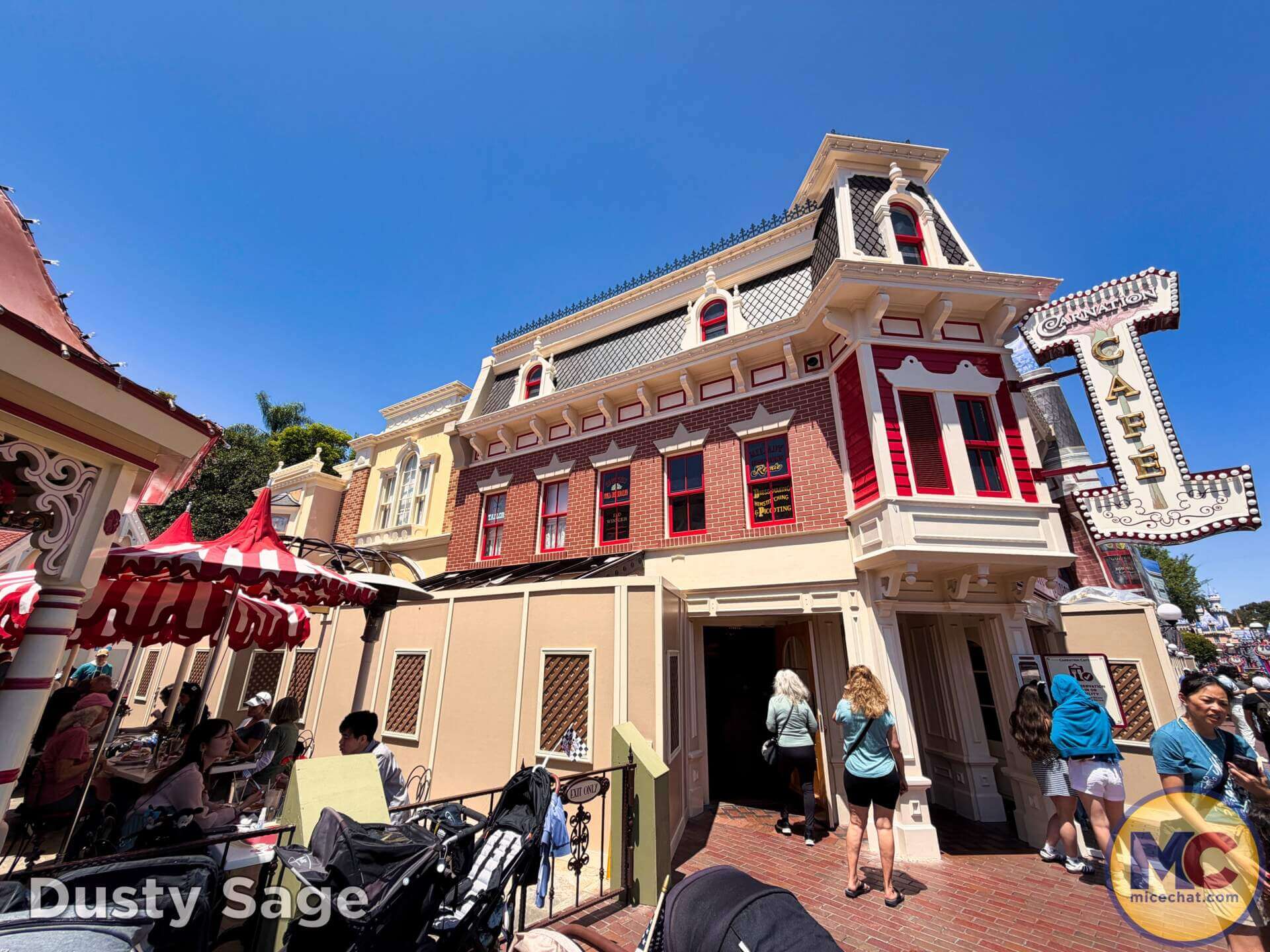 , DISNEYLAND UPDATE: Galaxy&rsquo;s Edge Awakens&mdash;Vader, Music & A New Hope