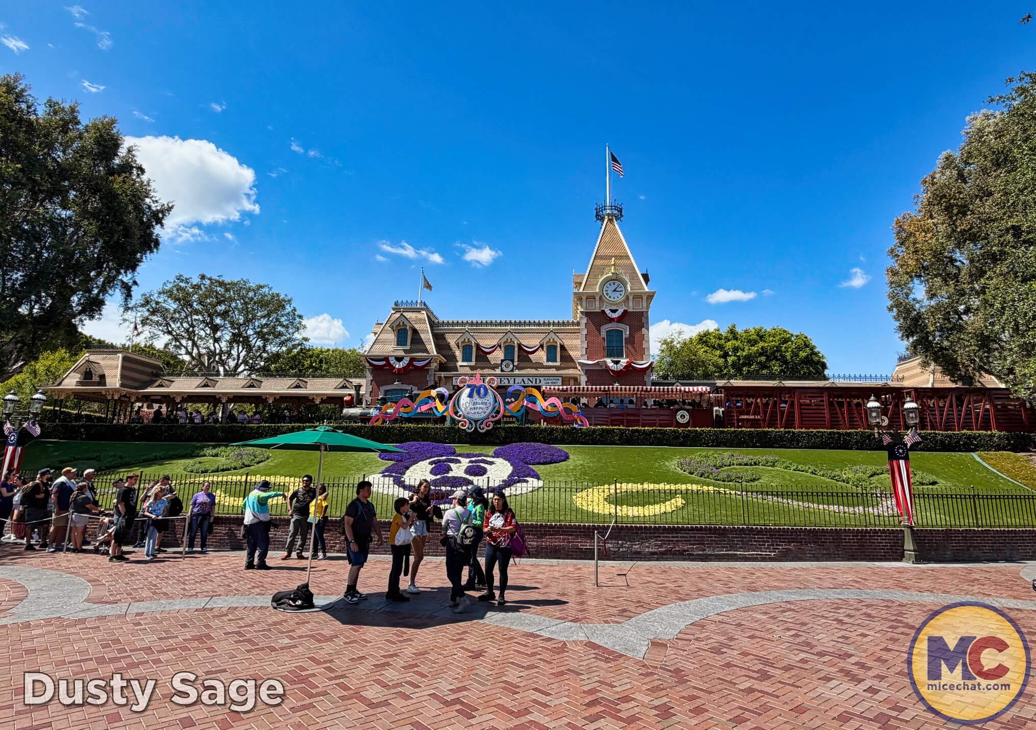 Disneyland News, DISNEYLAND UPDATE: Summer Builds, Shady Spots & Kids Rule