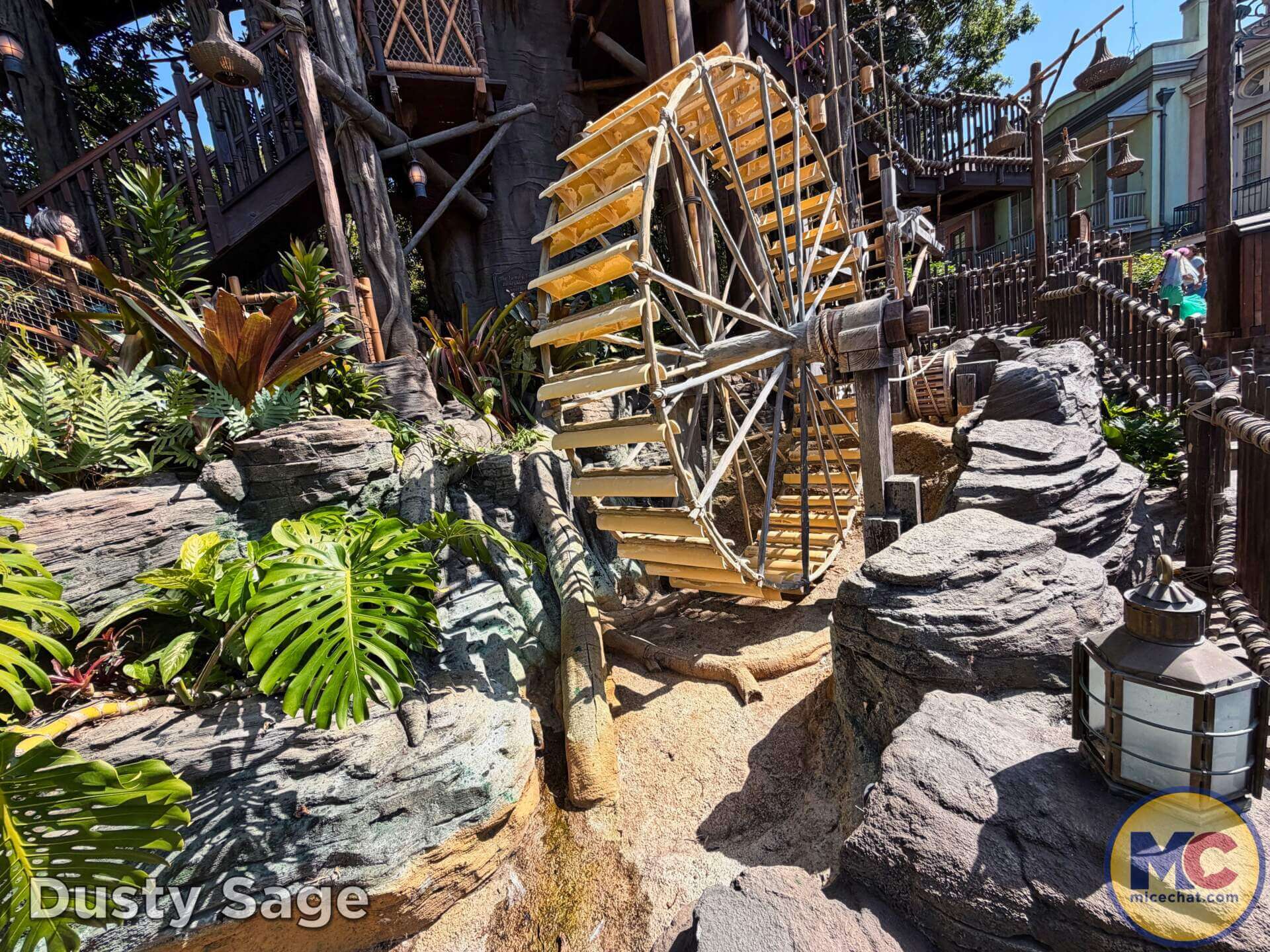 Disneyland News, DISNEYLAND UPDATE: Summer Builds, Shady Spots & Kids Rule