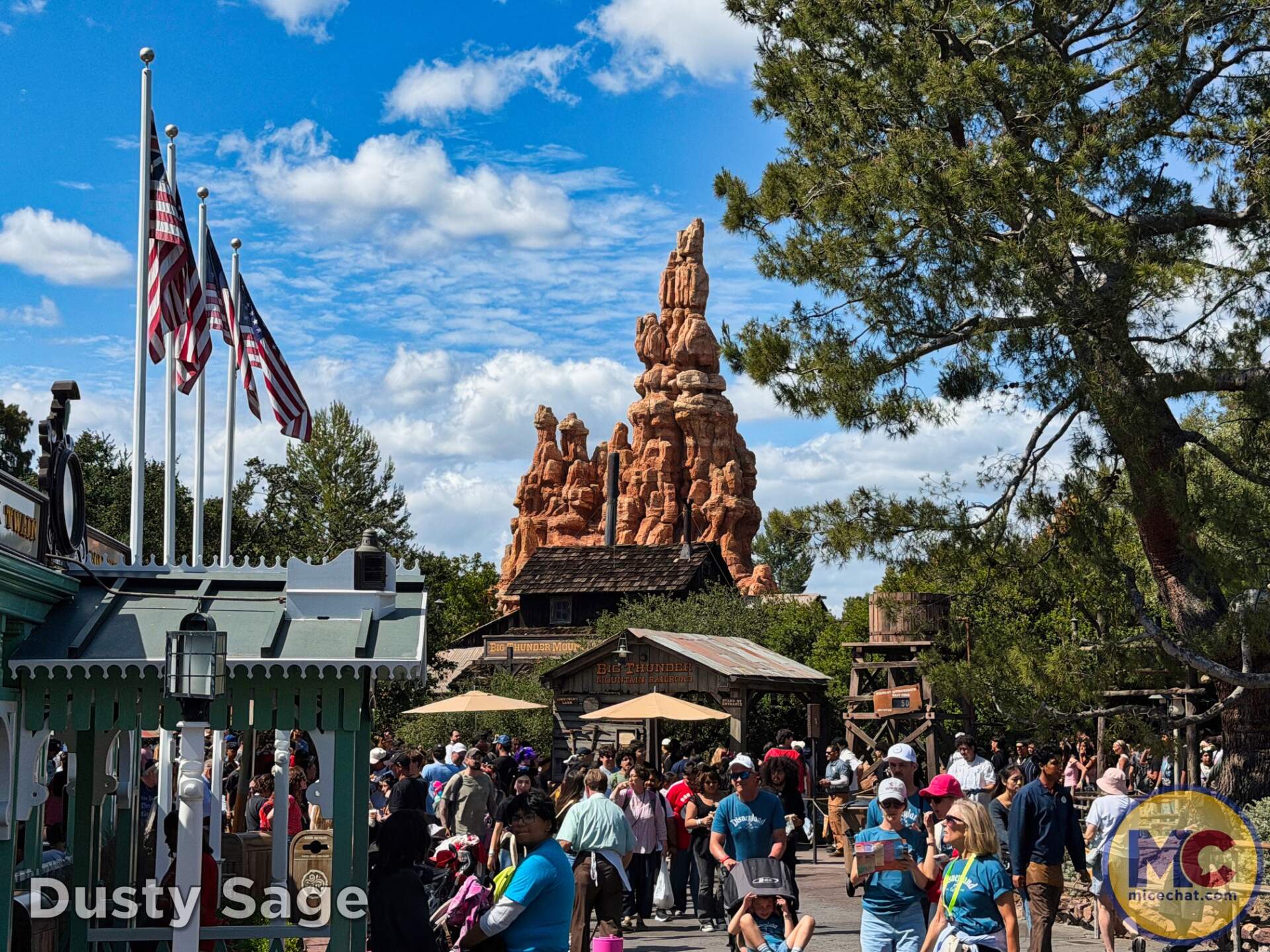 Disneyland News, DISNEYLAND UPDATE: Summer Builds, Shady Spots & Kids Rule