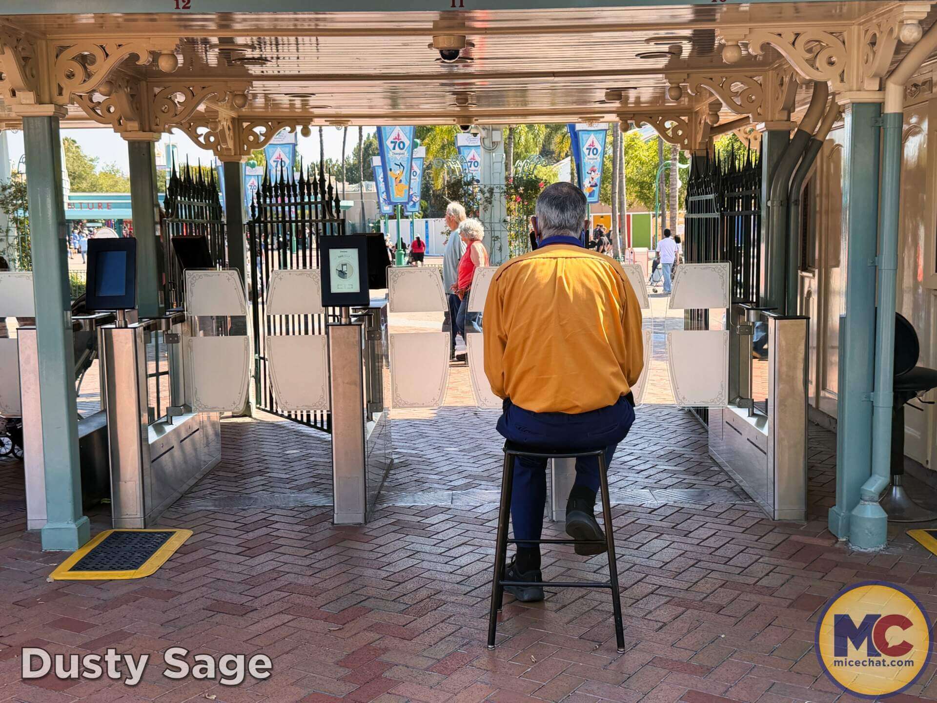 , DISNEYLAND UPDATE: Galaxy&rsquo;s Edge Awakens&mdash;Vader, Music & A New Hope