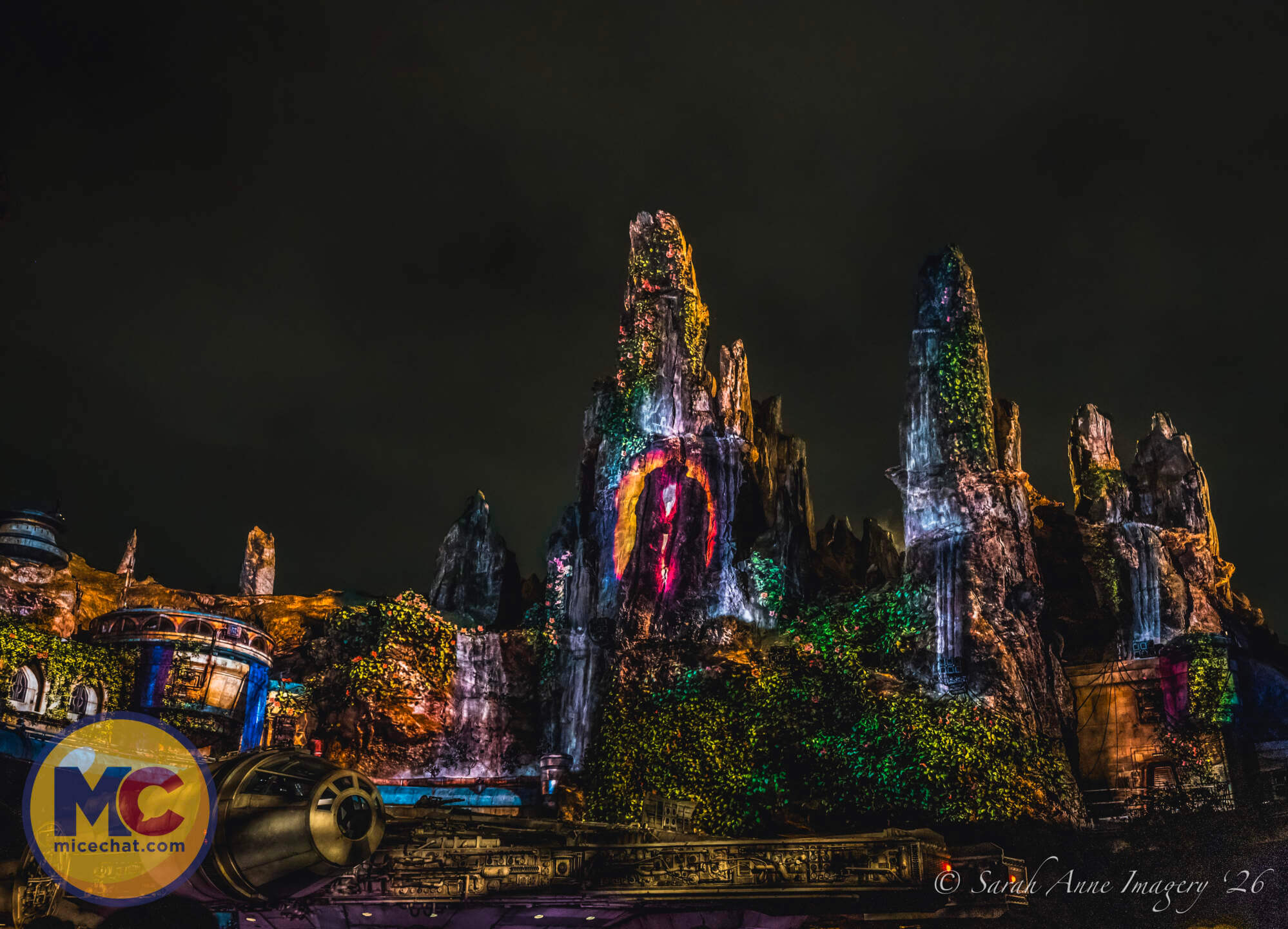 , DISNEYLAND UPDATE: Galaxy&rsquo;s Edge Awakens&mdash;Vader, Music & A New Hope