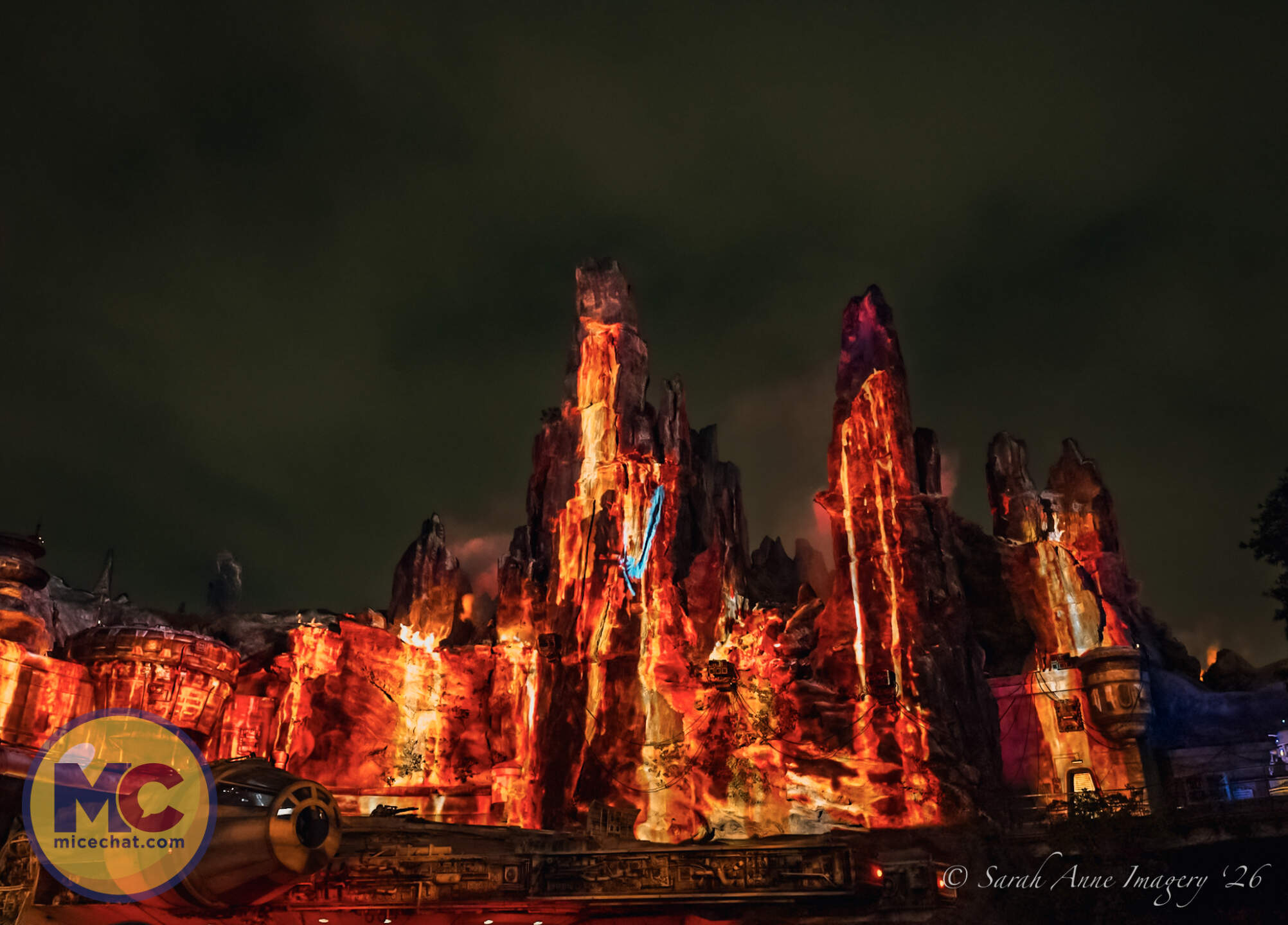 , DISNEYLAND UPDATE: Galaxy&rsquo;s Edge Awakens&mdash;Vader, Music & A New Hope