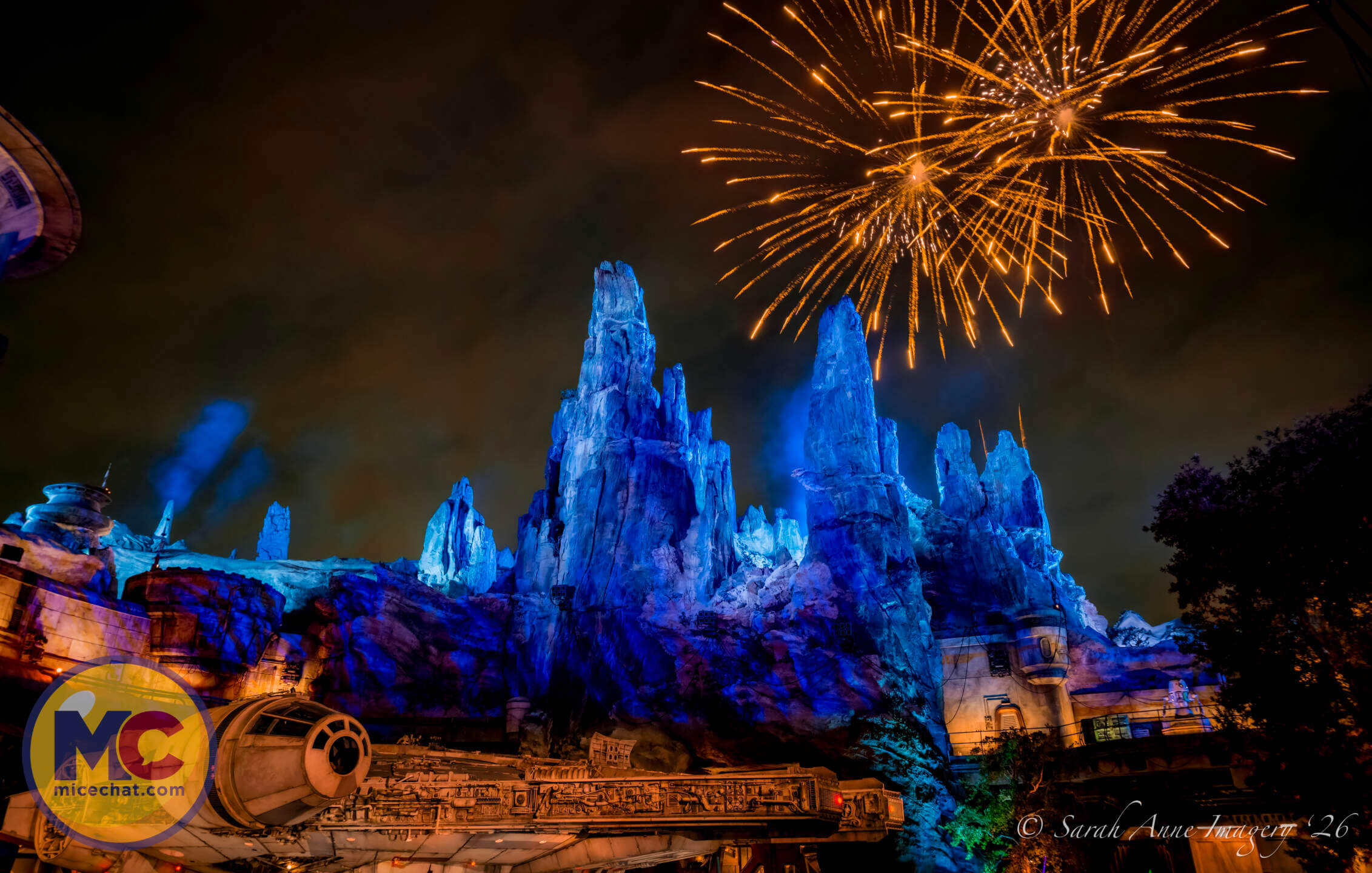 , DISNEYLAND UPDATE: Galaxy&rsquo;s Edge Awakens&mdash;Vader, Music & A New Hope