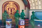 Disneyland Beauty Fun Grean Army People MiceChat