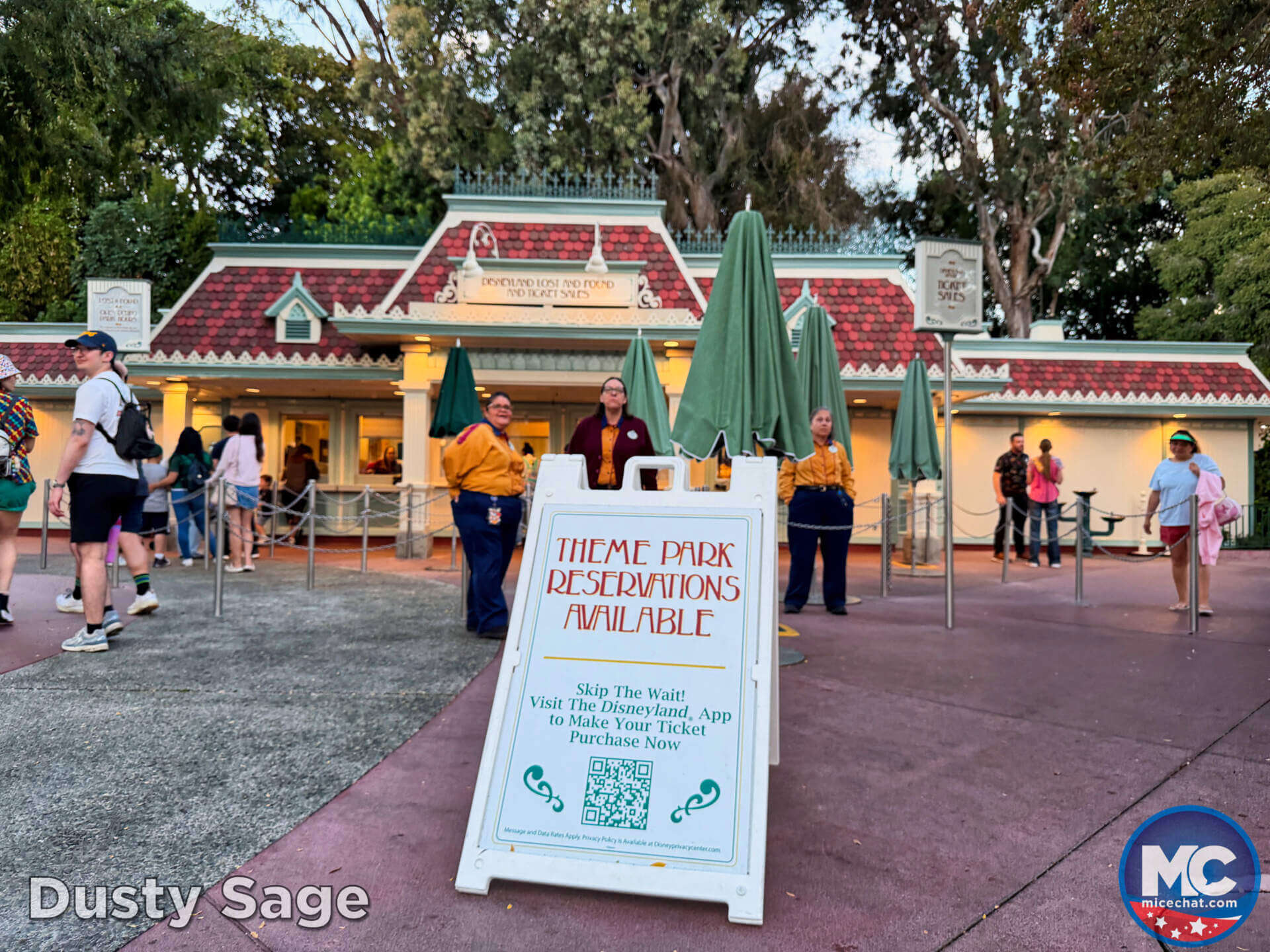 Disneyland, DISNEYLAND UPDATE: Hot Days, Cool Crowds & Summer Shakeups