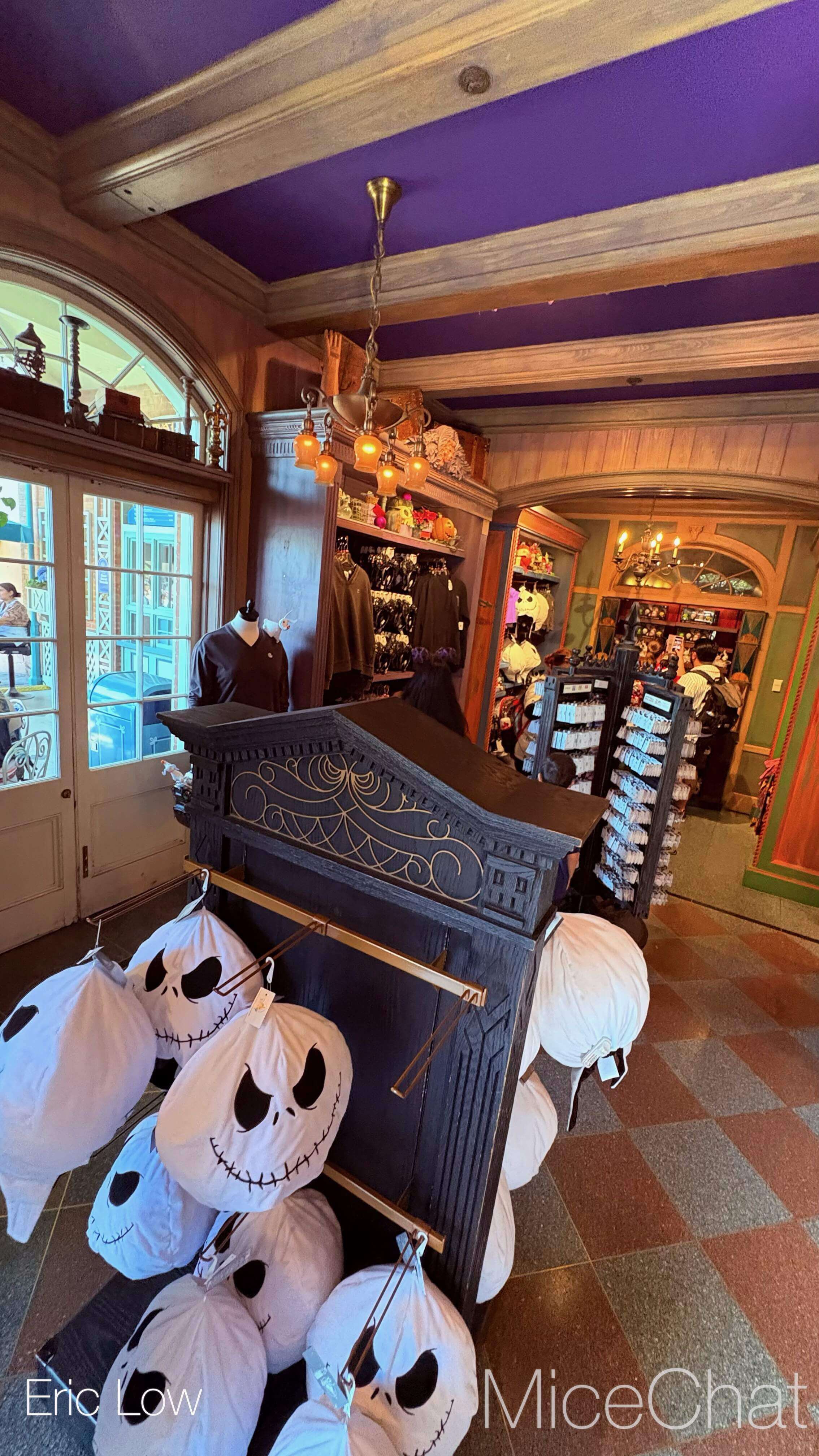 Disneyland, DISNEYLAND UPDATE: Hot Days, Cool Crowds & Summer Shakeups
