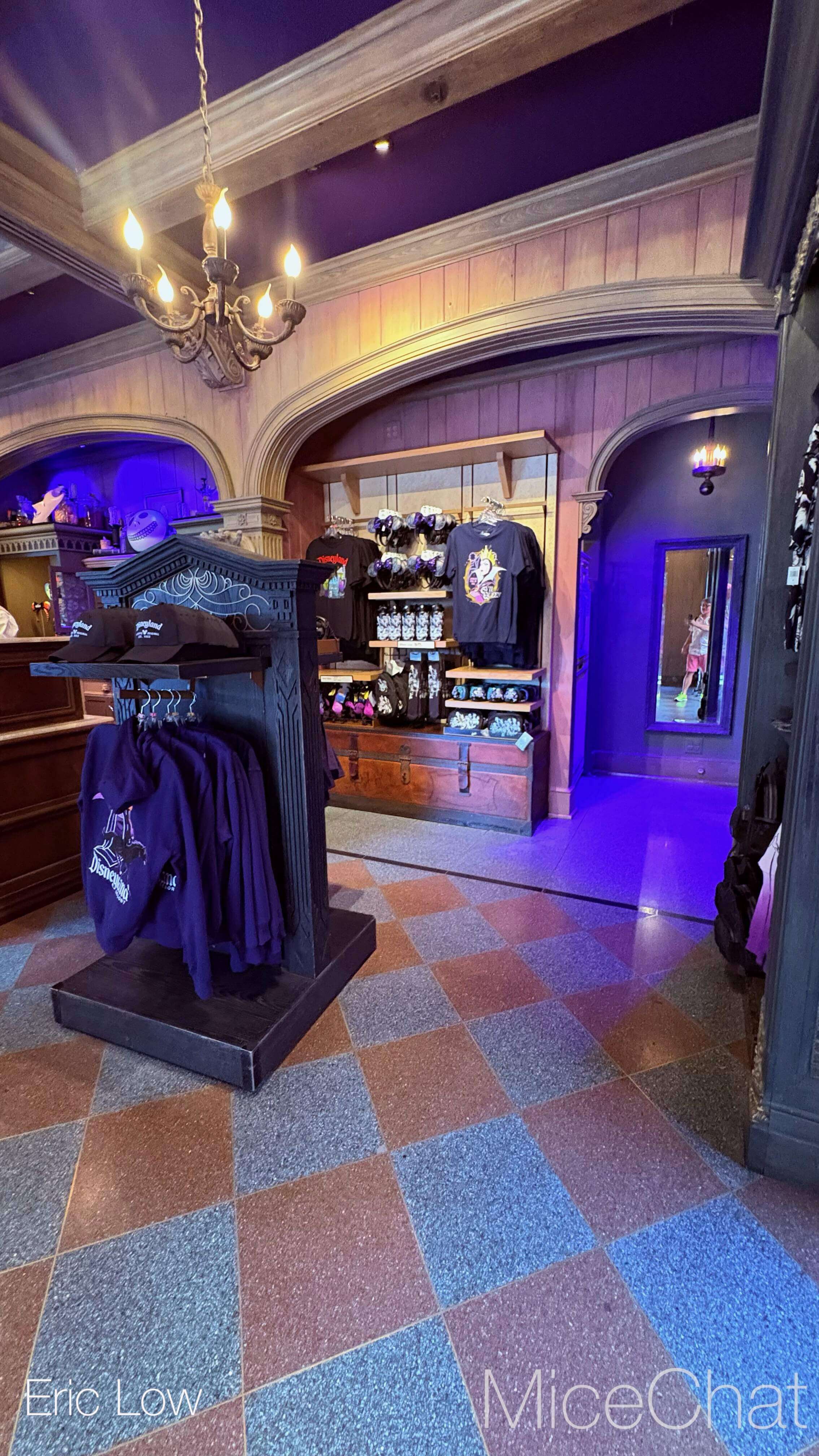 Disneyland, DISNEYLAND UPDATE: Hot Days, Cool Crowds & Summer Shakeups