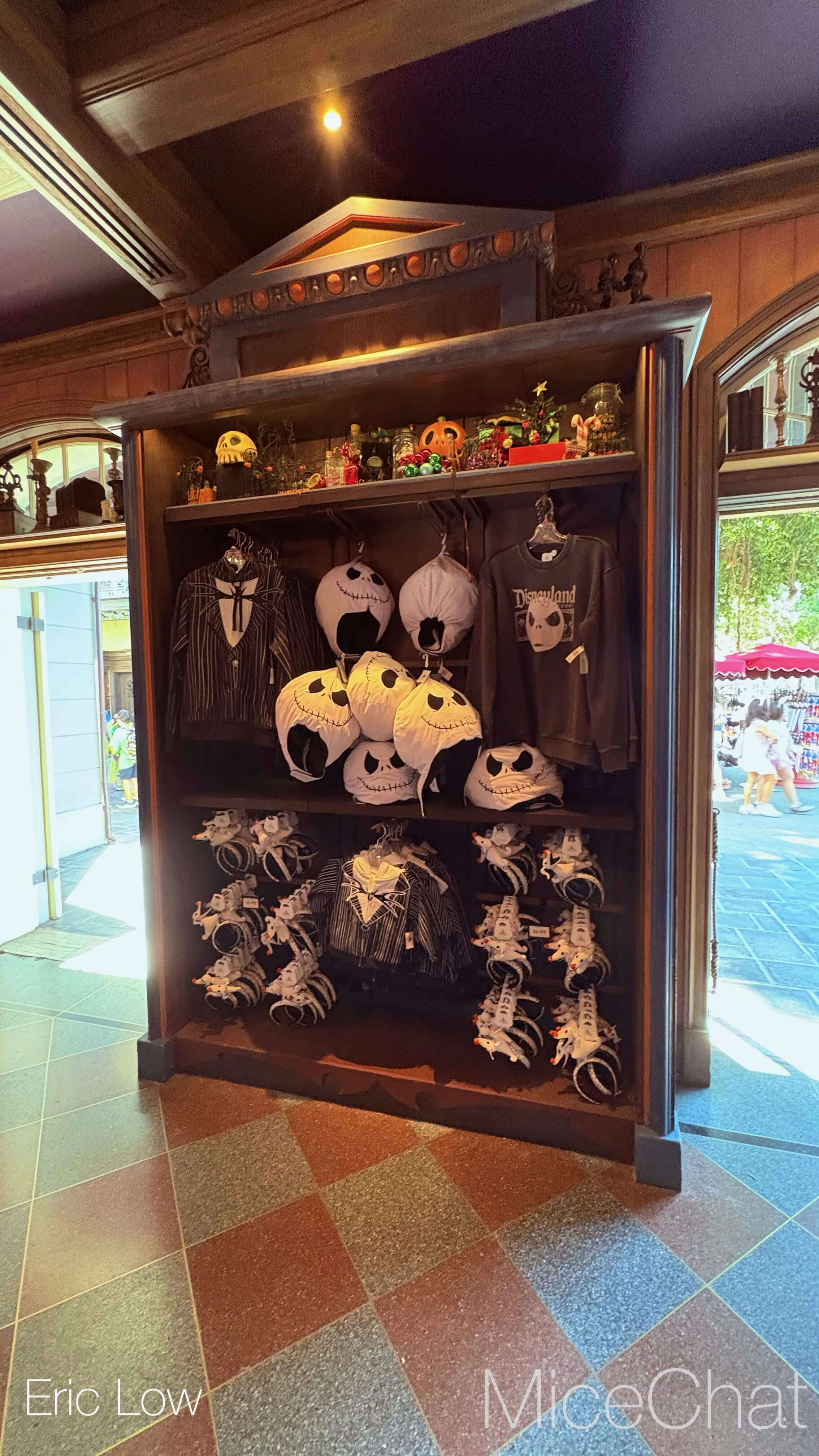 Disneyland, DISNEYLAND UPDATE: Hot Days, Cool Crowds & Summer Shakeups