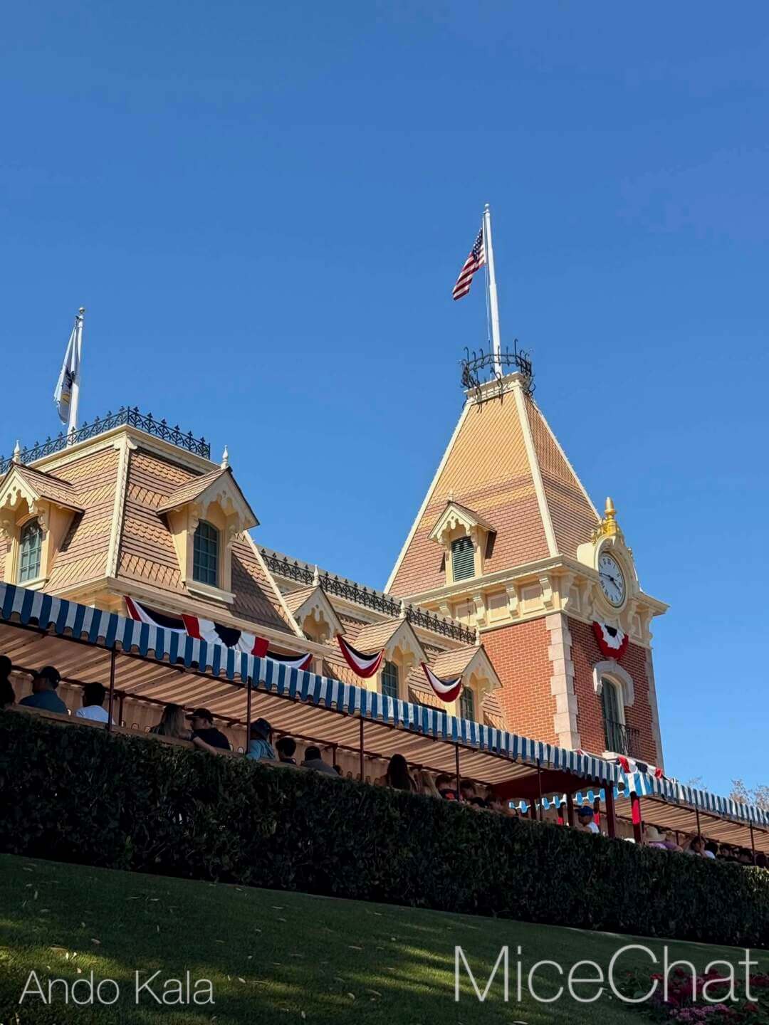 Disneyland, DISNEYLAND UPDATE: Hot Days, Cool Crowds & Summer Shakeups