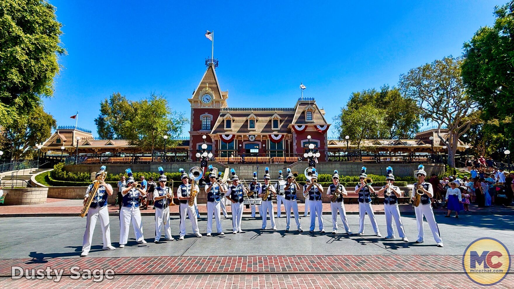 Disneyland, DISNEYLAND UPDATE: Hot Days, Cool Crowds & Summer Shakeups